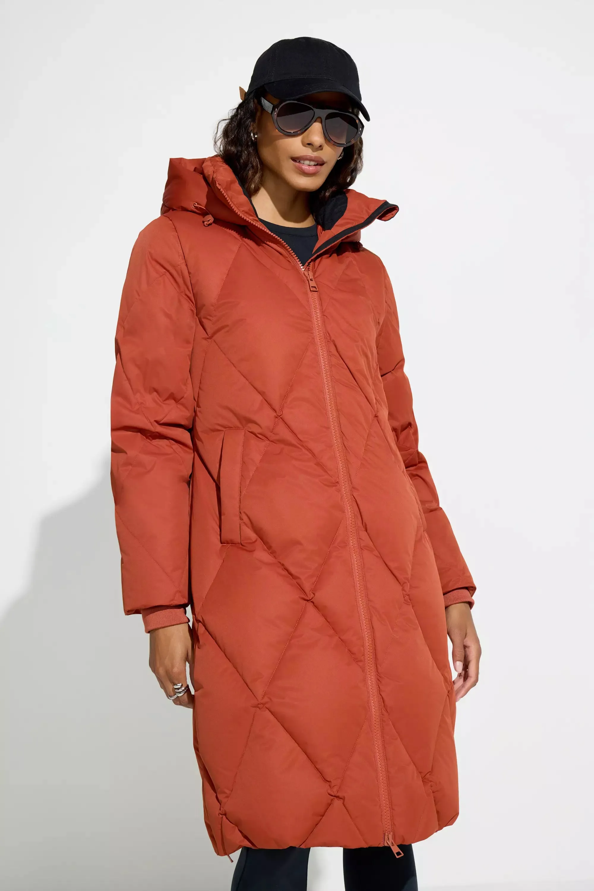The RDS 700 Fill Power GRS Certified Recycled Poly Diamond-Quilted Parka - Red sold by Mondetta product image thumbnail 2