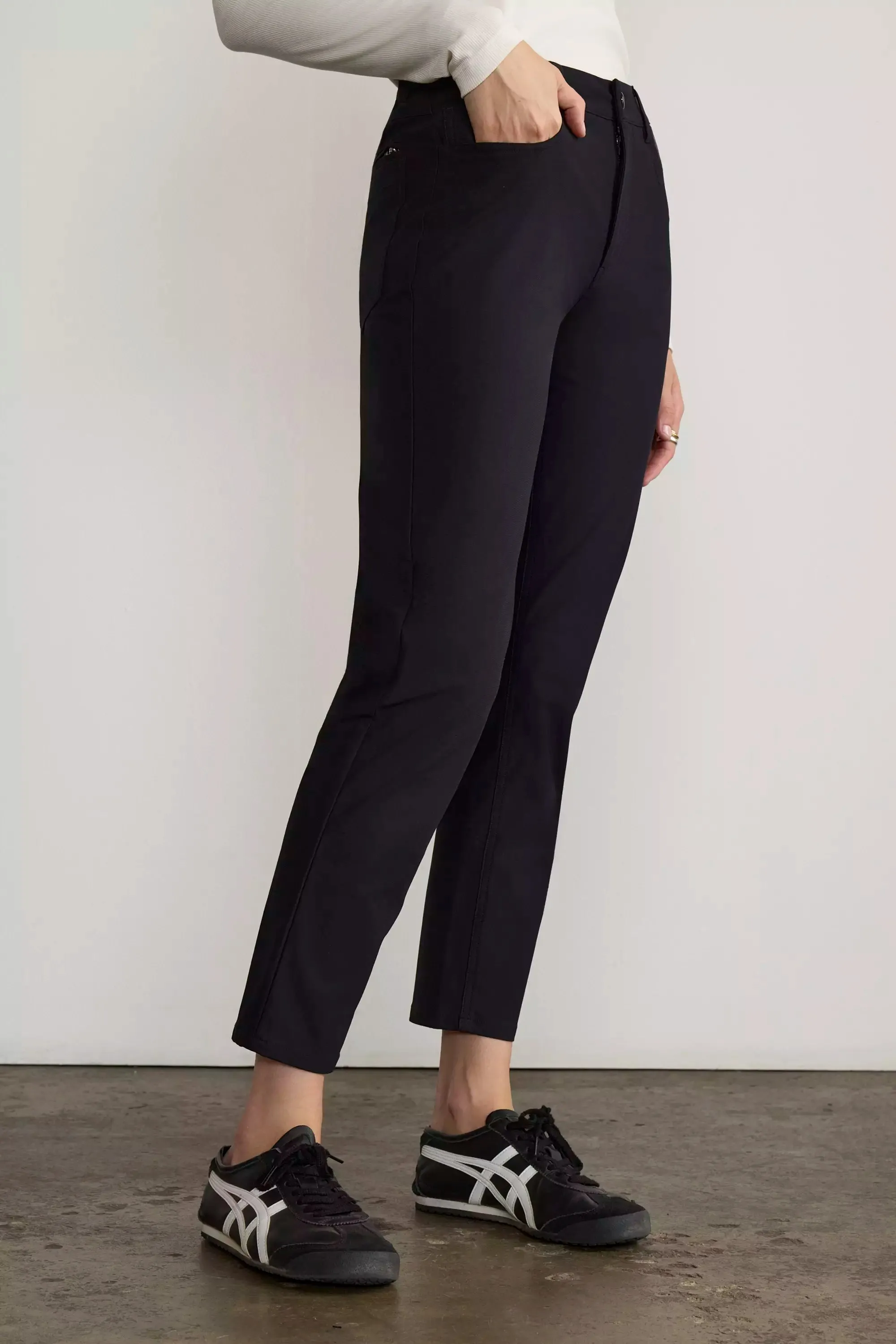 Limitless Mid-Rise Straight Leg Pant - Black sold by Mondetta product image thumbnail 2