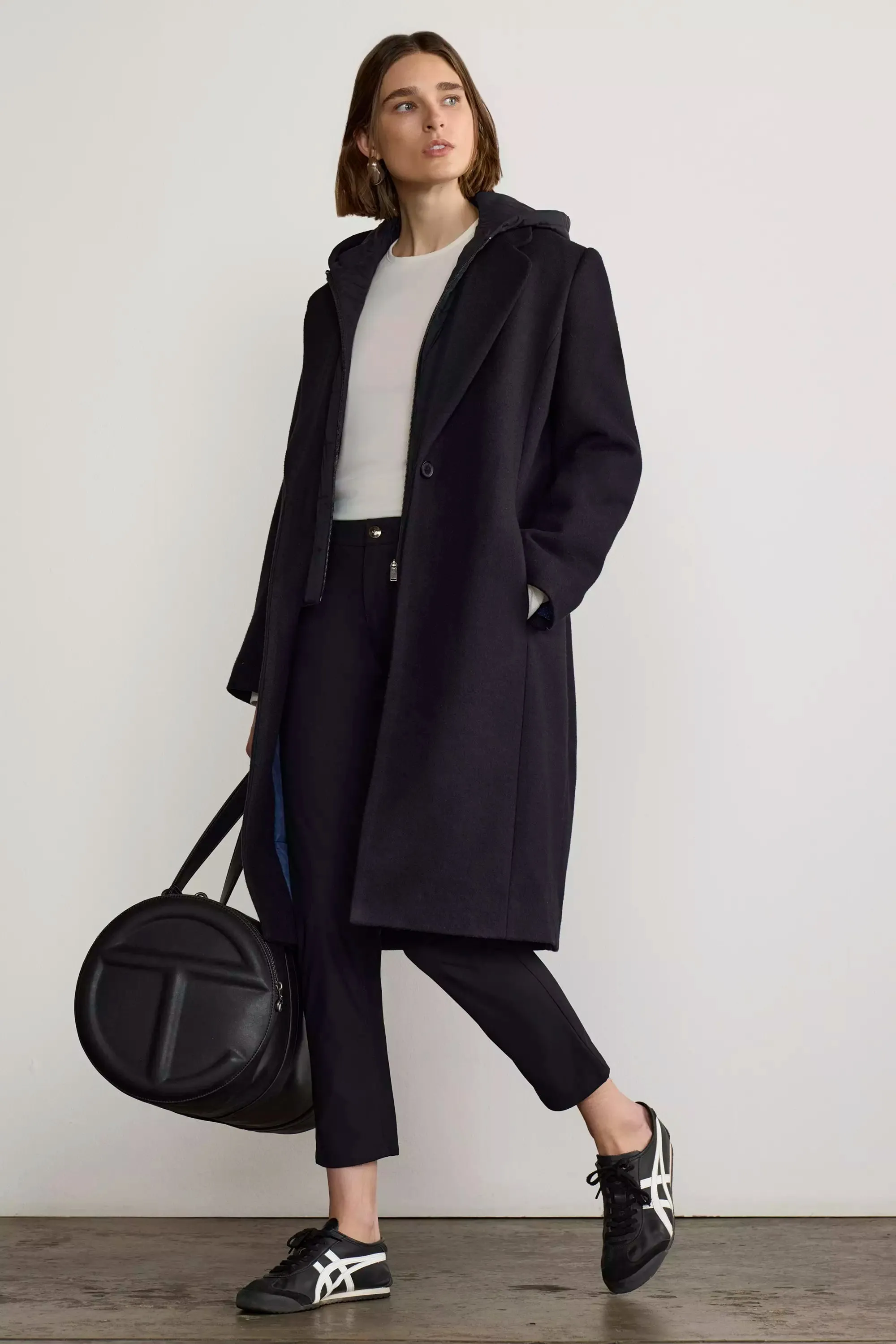 Limitless Mid-Rise Straight Leg Pant - Black sold by Mondetta product image thumbnail 5