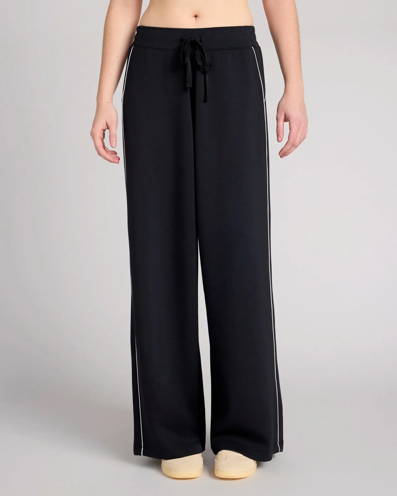 The Soft Stretch Contrast Piping Wide-Leg Pant - Black sold by Mondetta