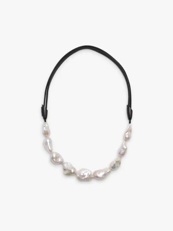 Orée necklace: leather, baroque pearls sold by Monies