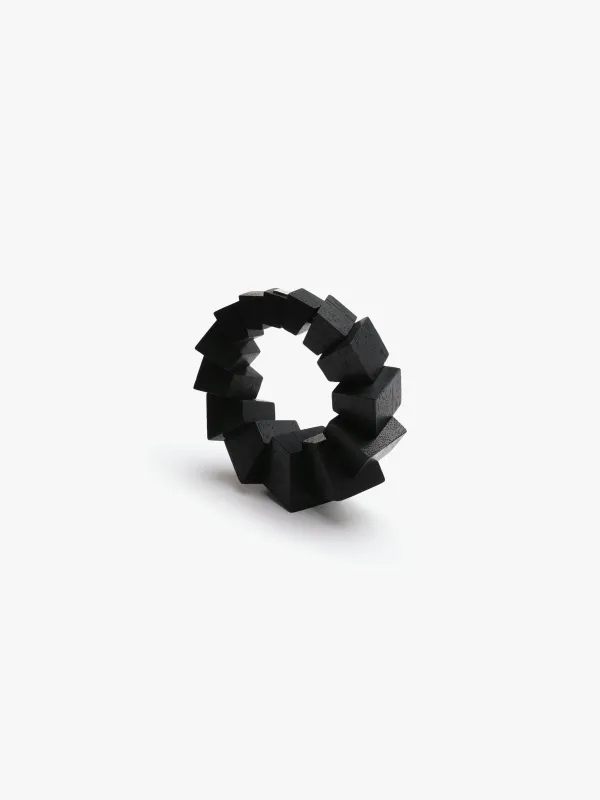 Rivius bracelet: black acacia made by Monies