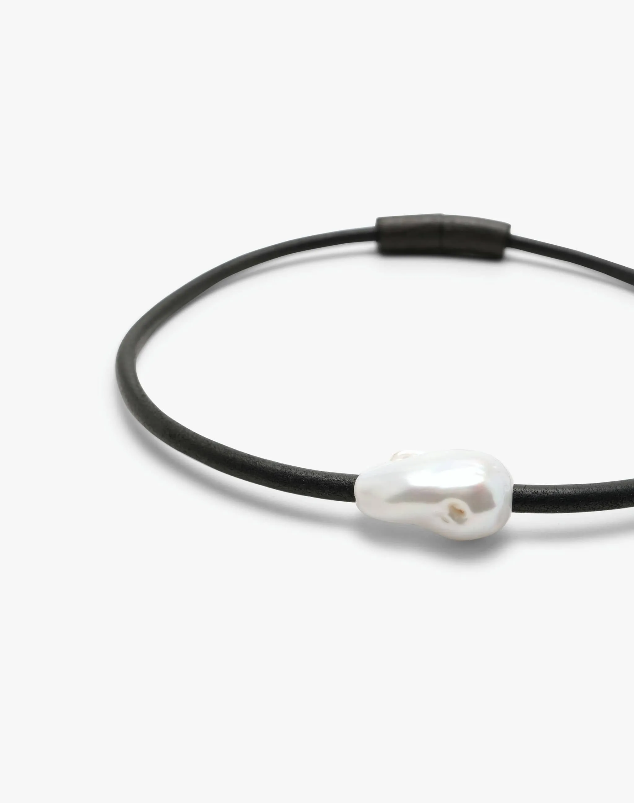 Lyséa necklace: leather, baroque pearl sold by Monies product image thumbnail 4