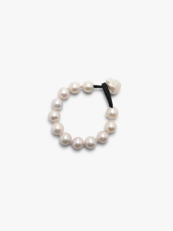 Aube bracelet: freshwater pearls made by Monies