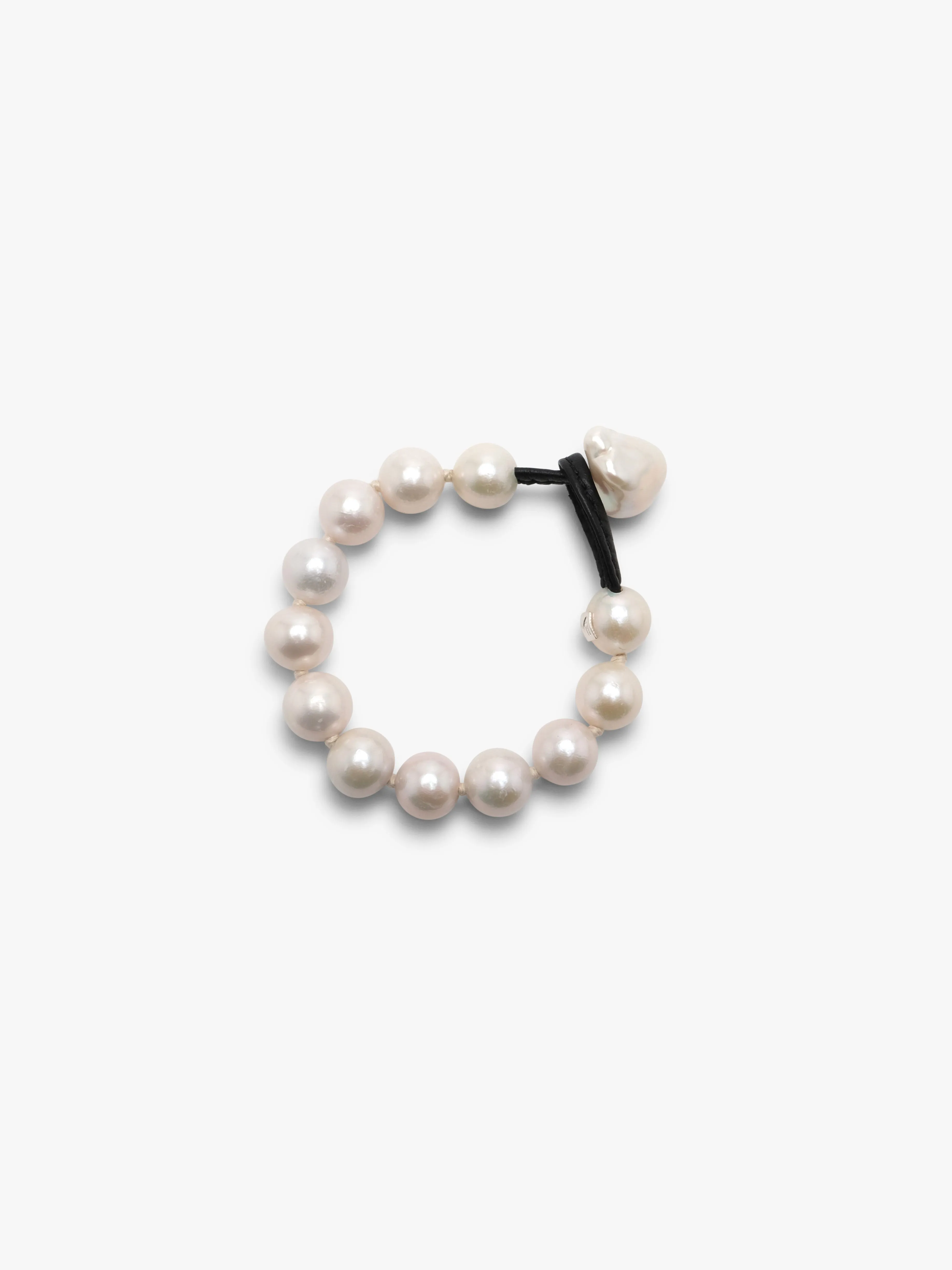 Aube bracelet: freshwater pearls sold by Monies