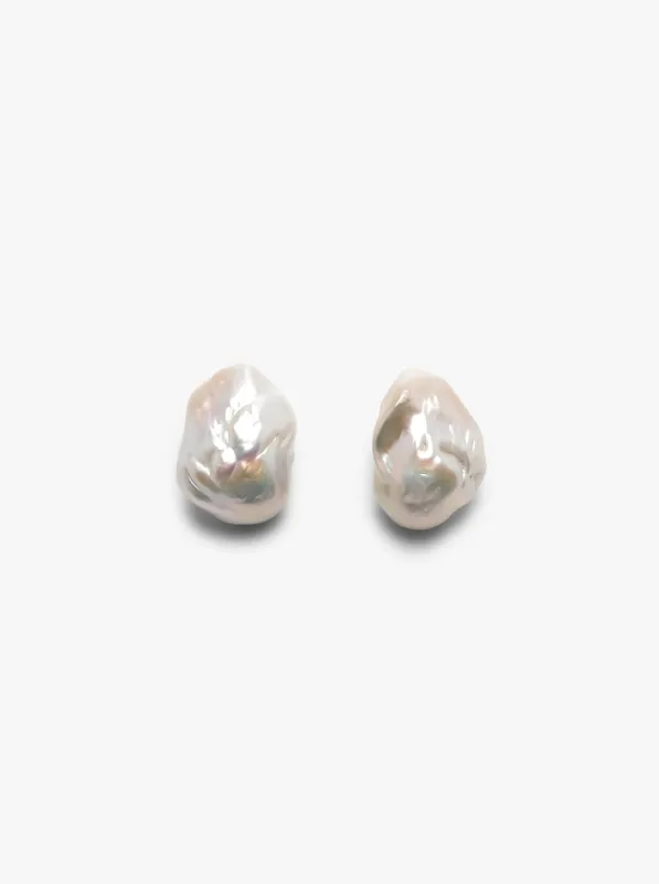Cadre stud earrings: baroque pearl sold by Monies