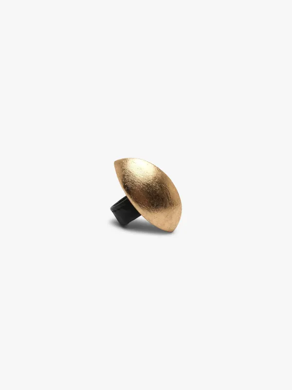 Moro ring: acacia, goldfoil, leather, made by Monies