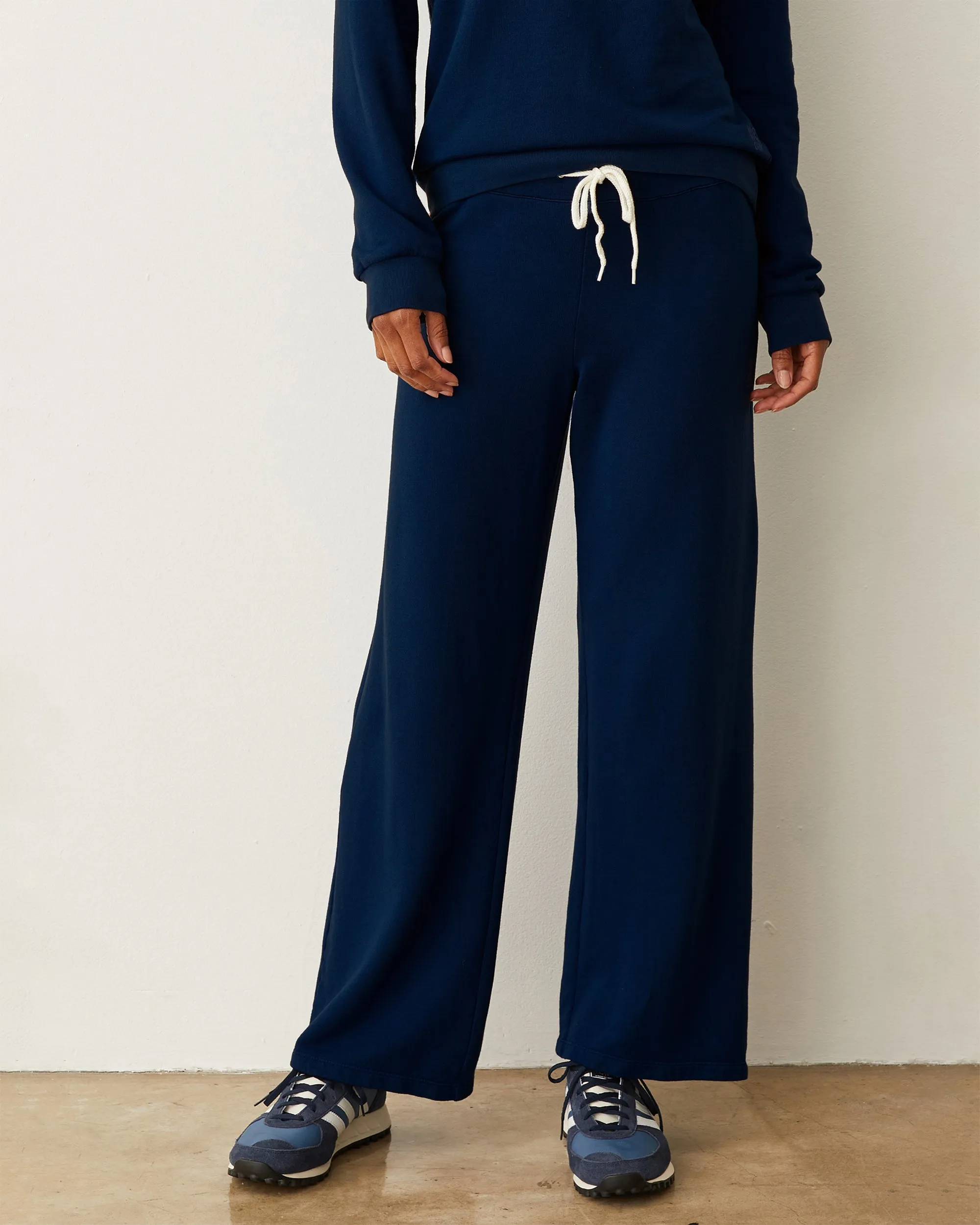 Softfleece Straight Leg Vintage Sweat sold by Monrow product image thumbnail 3