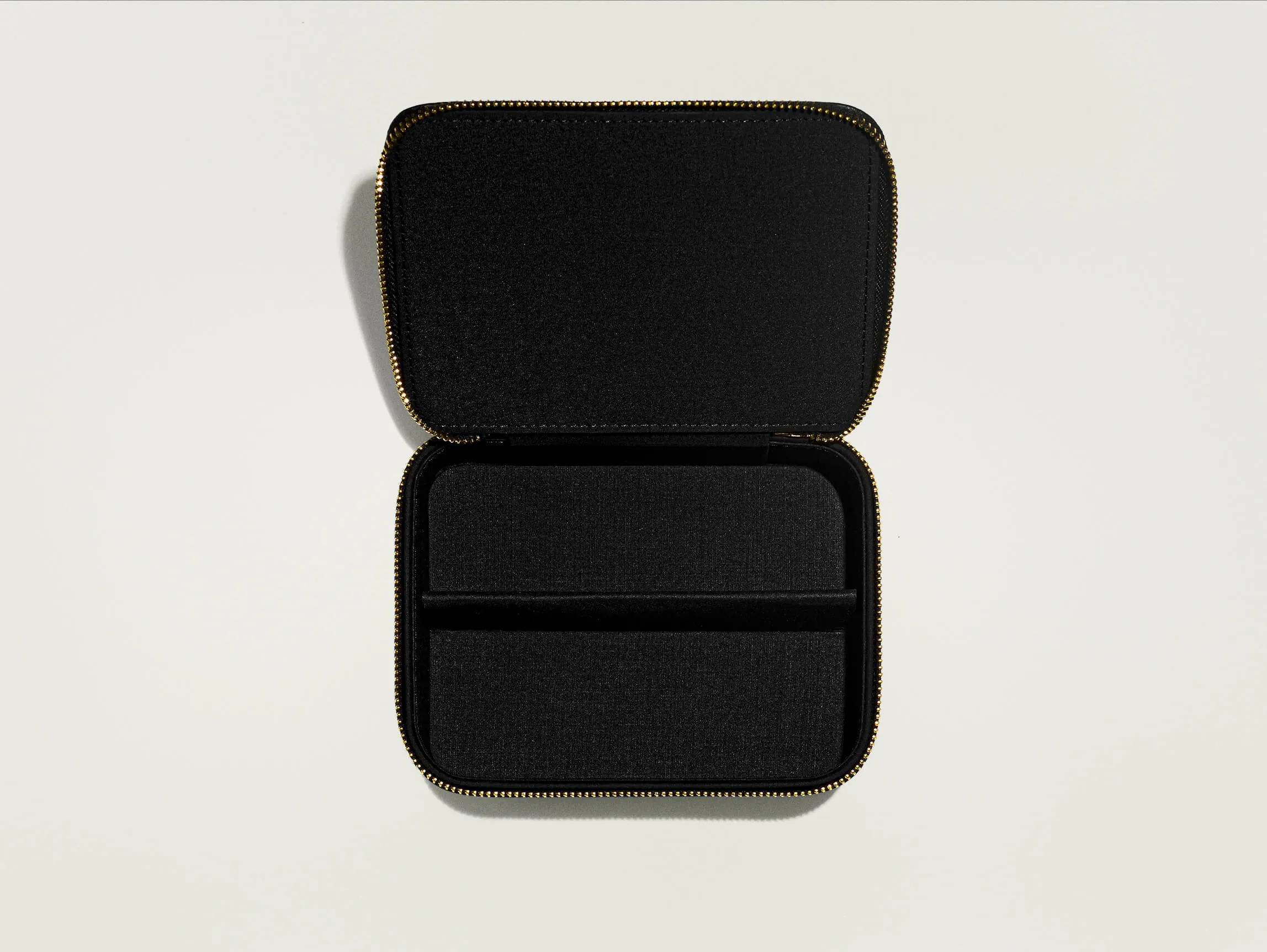 ESSENTIALS KIT sold by MOSCOT product image thumbnail 4