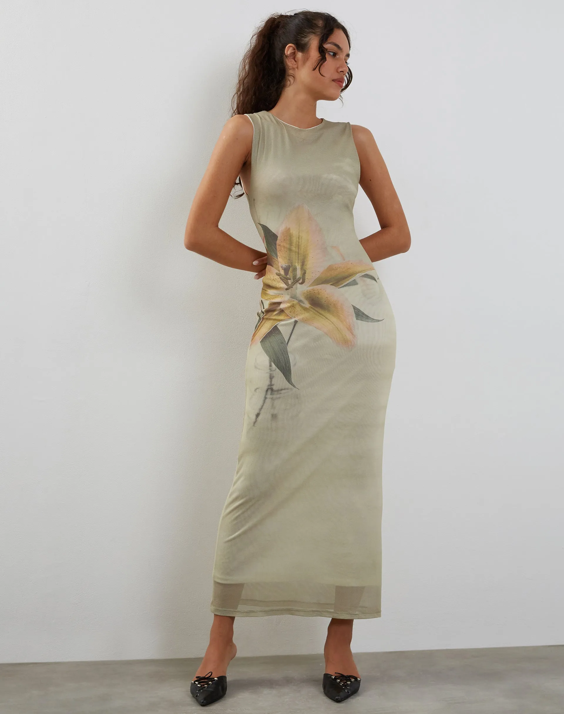 Fayola Printed Maxi Dress in Yellow Lily Print sold by Motel Rocks product image thumbnail 4