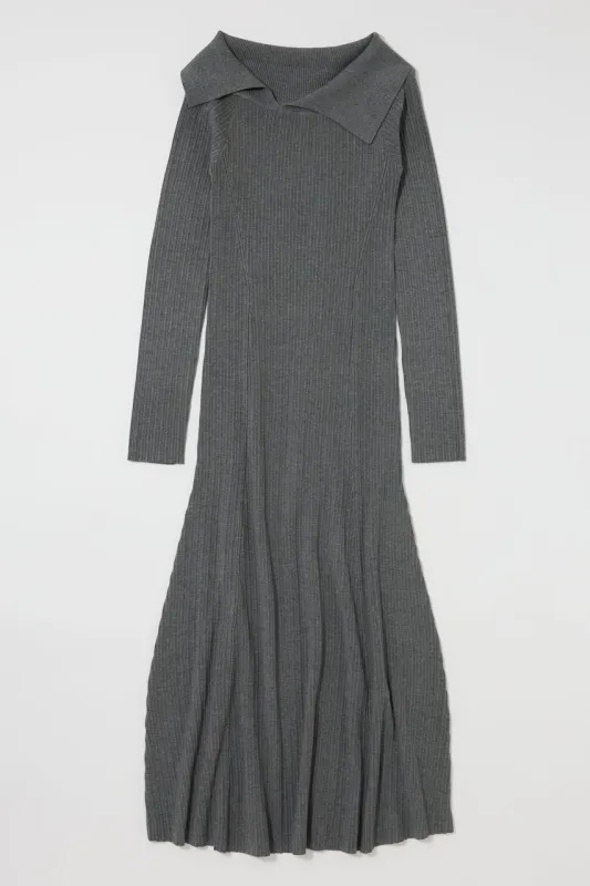 ASYMMETRY COLLAR KNIT DRESS made by Moussy