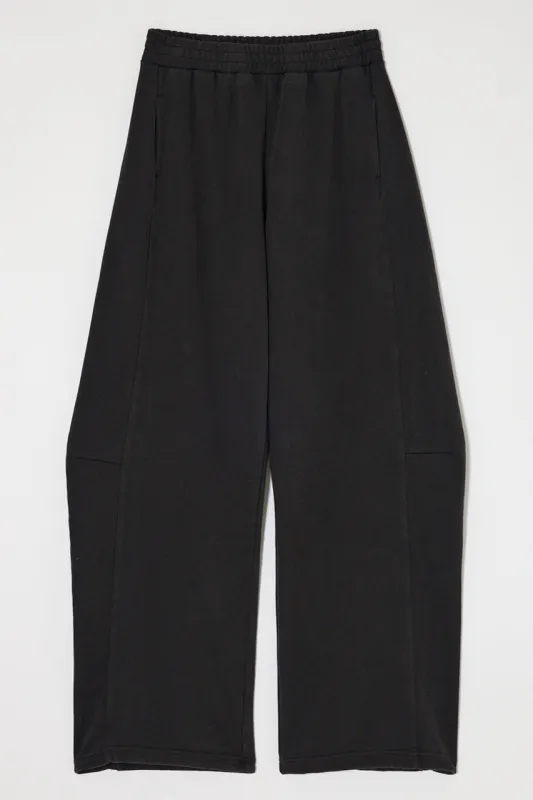 CURVE LINE SWEAT PANTS sold by Moussy