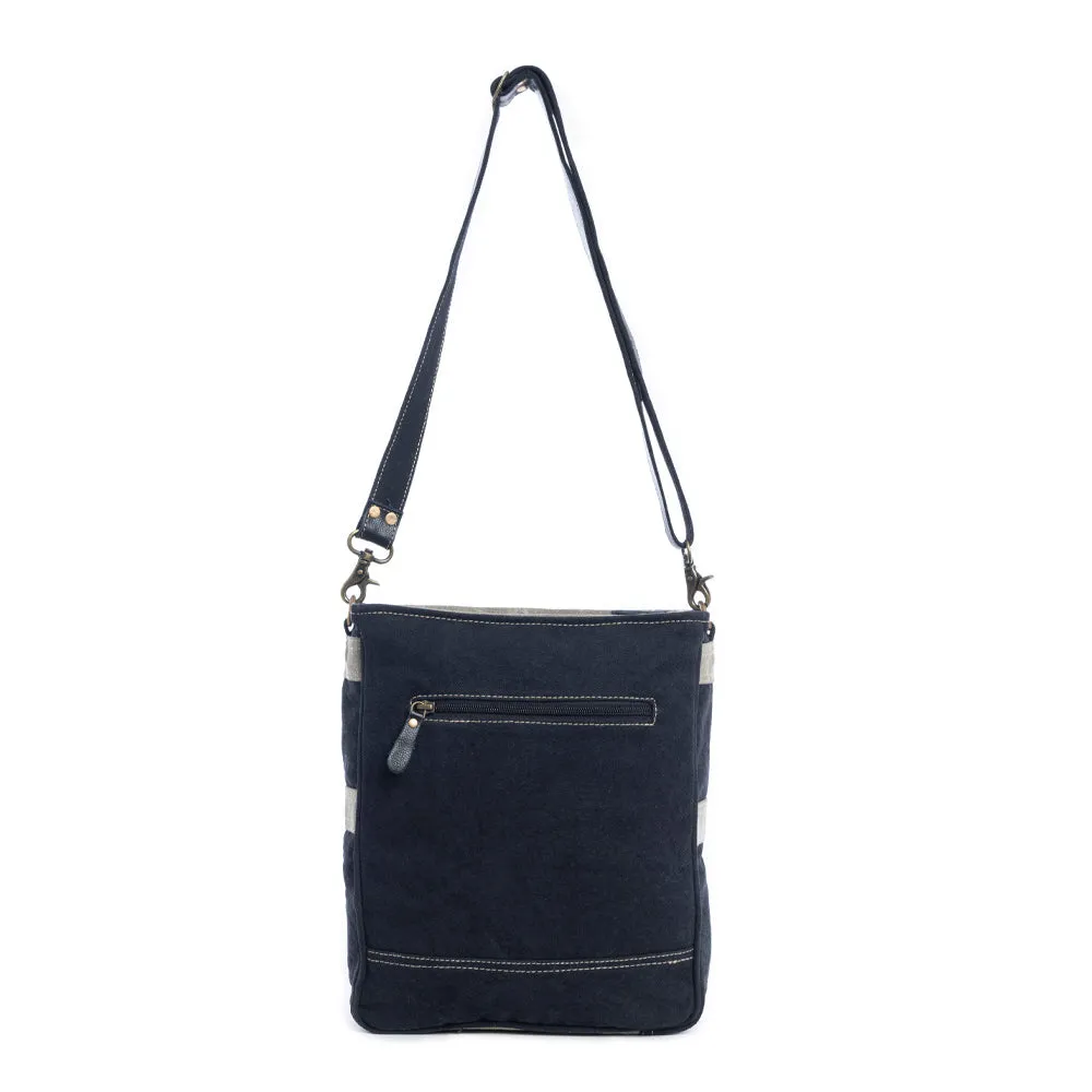 De Quinine Shoulder Bag sold by Myra Bag product image thumbnail 4