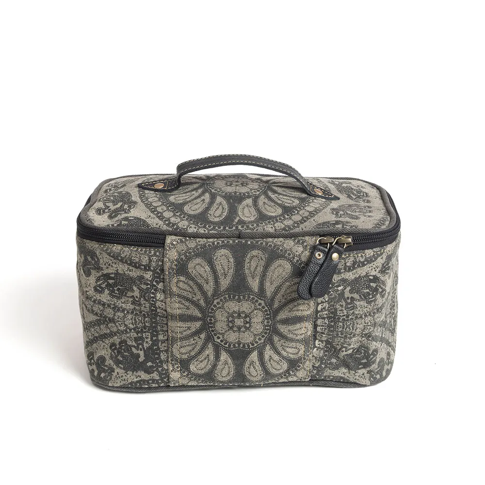 Carmela Toiletries Bag sold by Myra Bag product image thumbnail 2