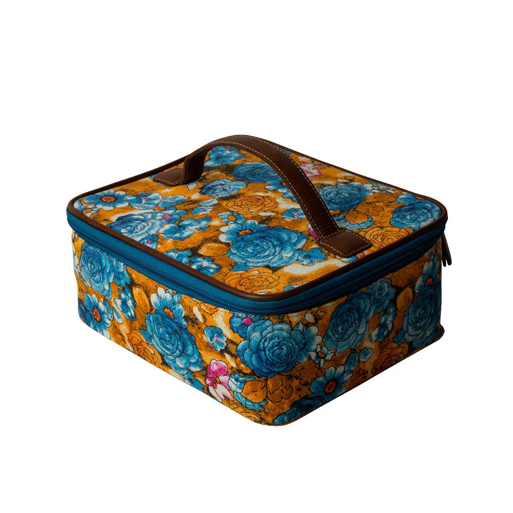 Crest Blooms Make-up Kit sold by Myra Bag product image thumbnail 3