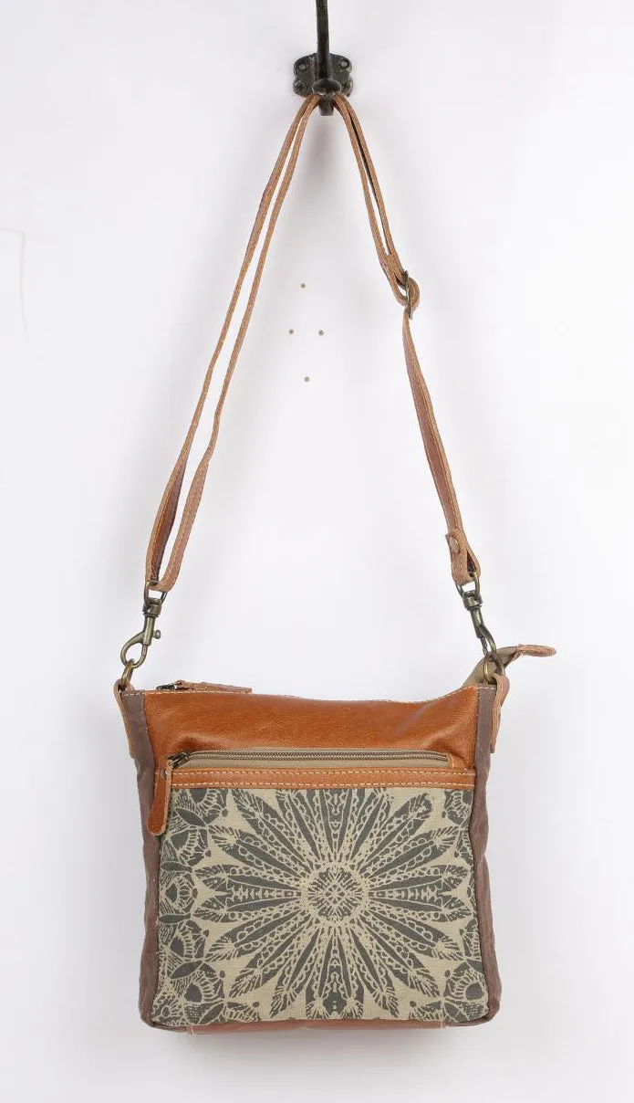 Dizzy Circle Small & Crossbody Bag sold by Myra Bag product image thumbnail 3