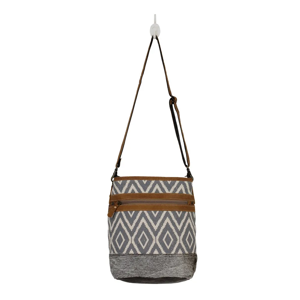 ASSURANCE SHOULDER BAG sold by Myra Bag product image thumbnail 4