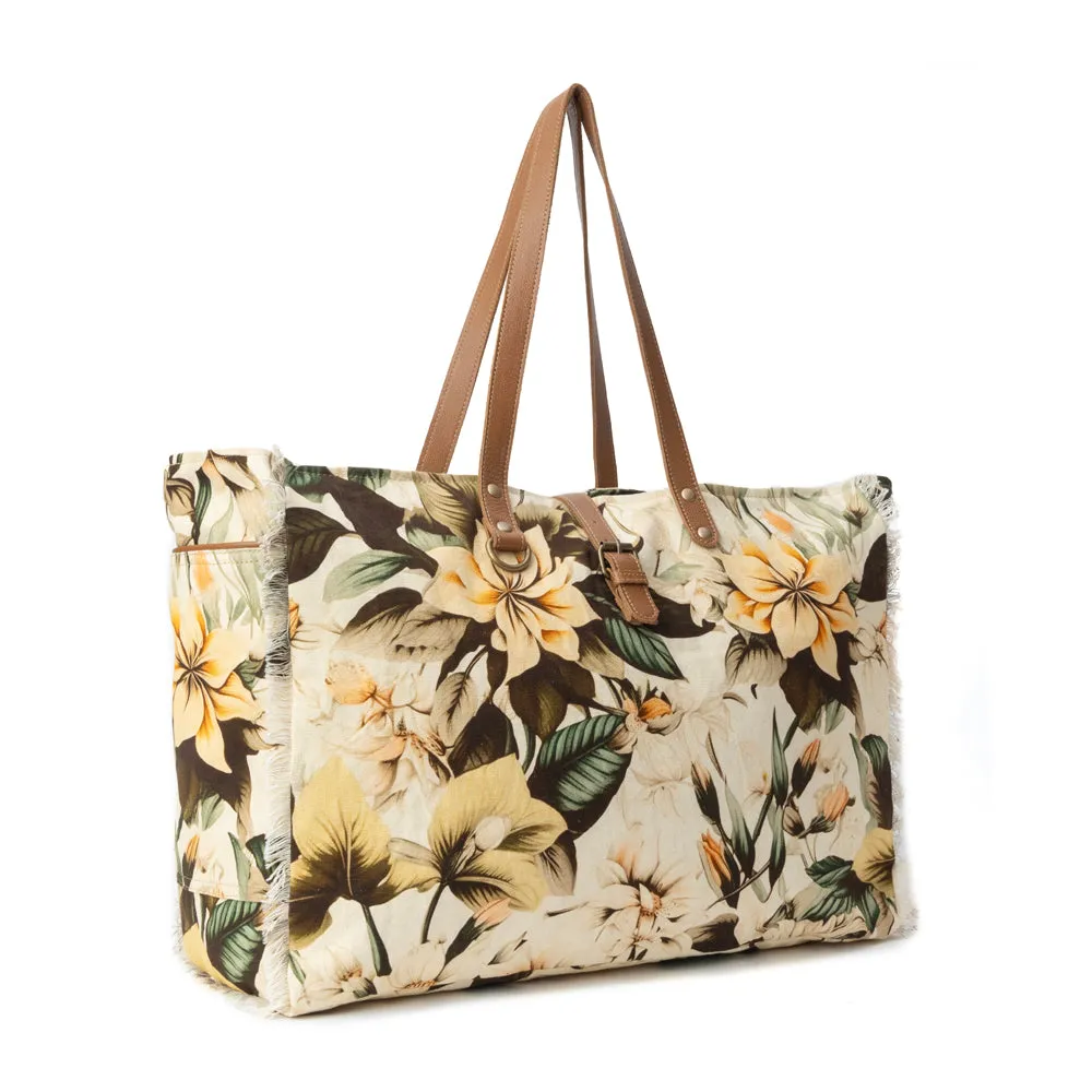 Lovely Florals Weekender Bag Variant Combo sold by Myra Bag product image thumbnail 3