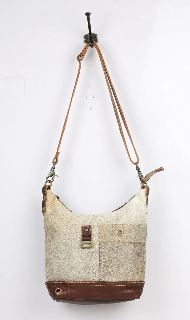 Dim Shoulder Bag sold by Myra Bag product image thumbnail 4