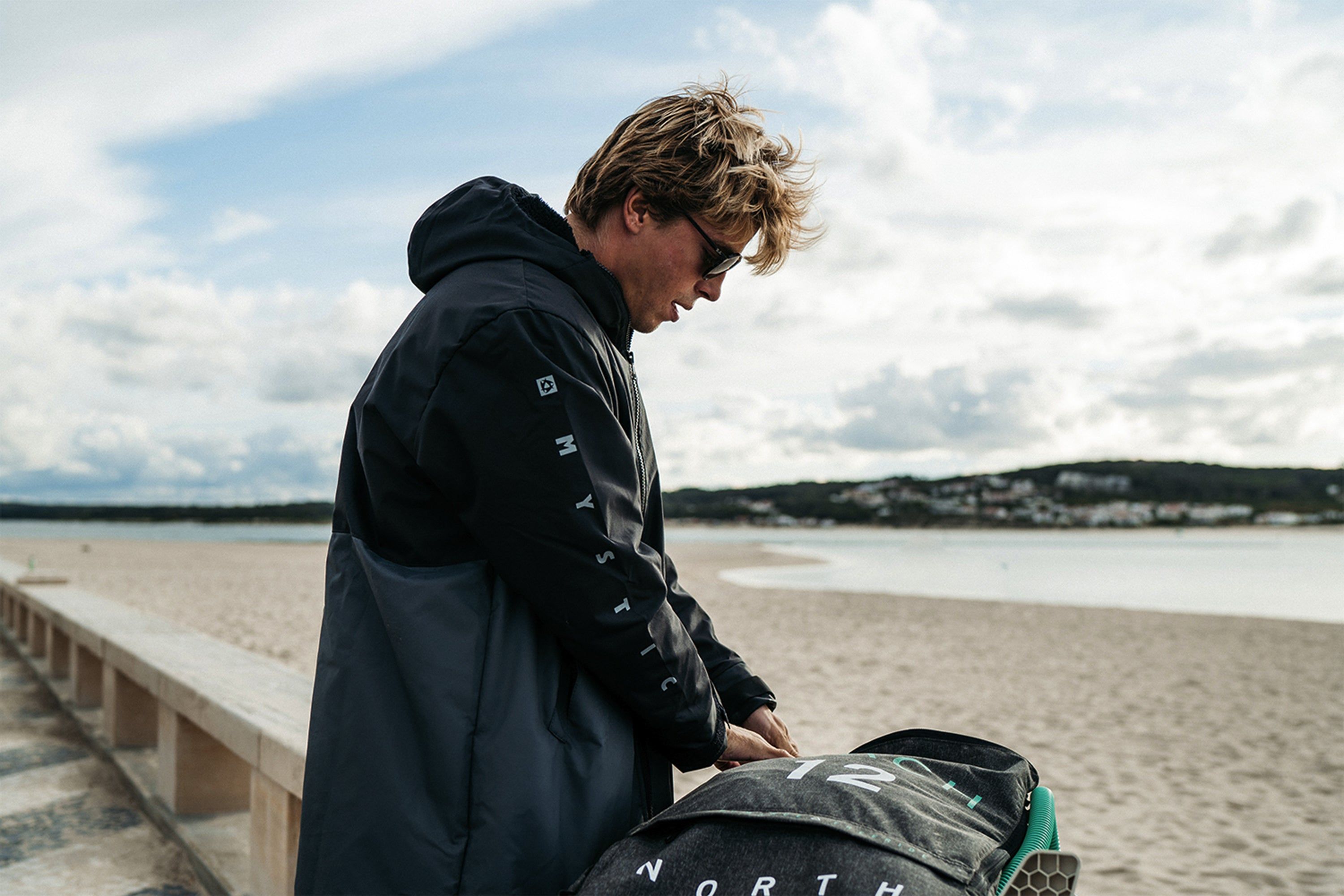 Poncho Deluxe Explore sold by Mystic product image thumbnail 3