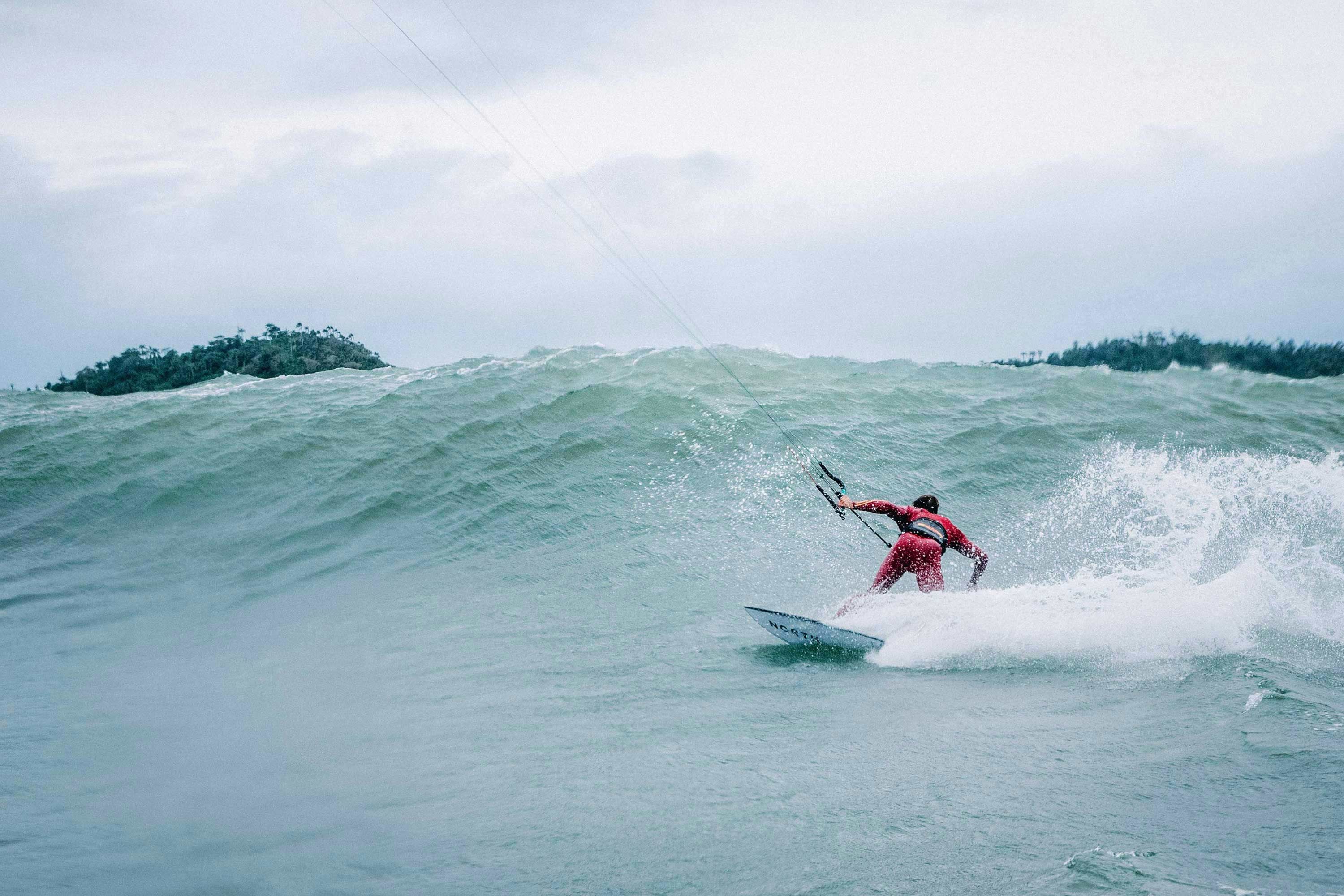 The One Fullsuit 4/3mm Zipfree sold by Mystic product image thumbnail 10