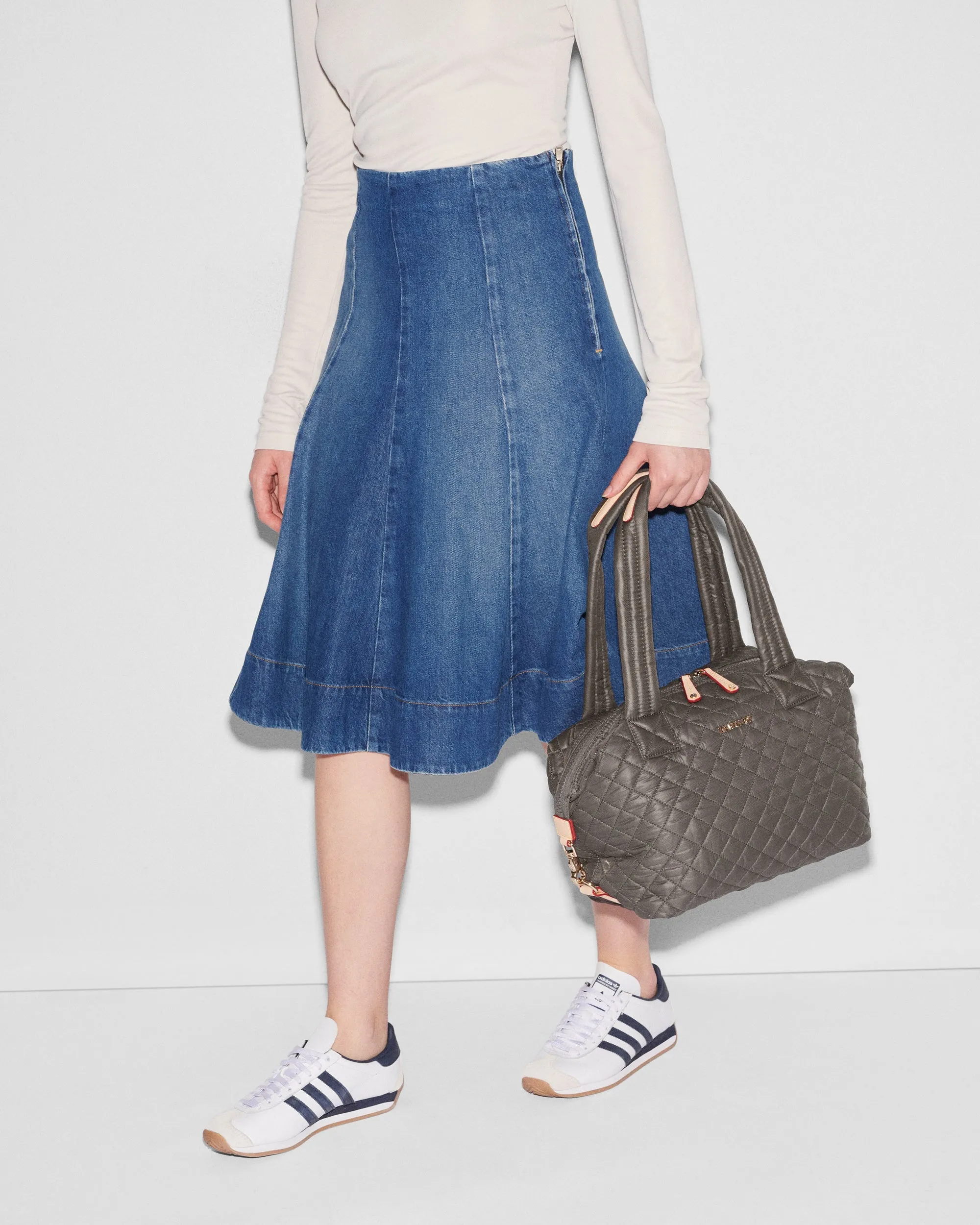 Magnet Medium Sutton Deluxe sold by MZ Wallace product image thumbnail 4