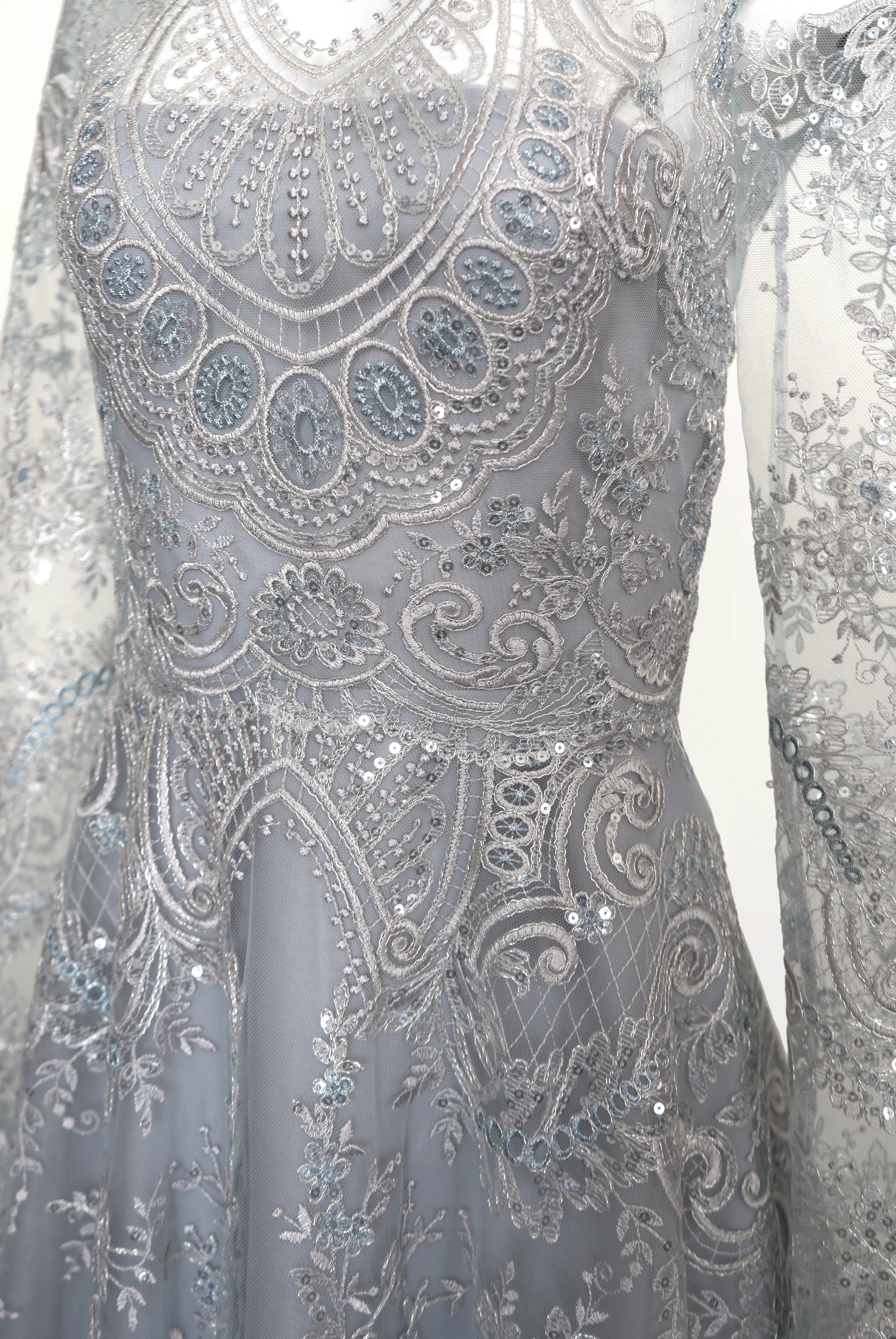 CHANDELIER LACE LONG SLEEVE GOWN sold by Naeem Khan product image thumbnail 5