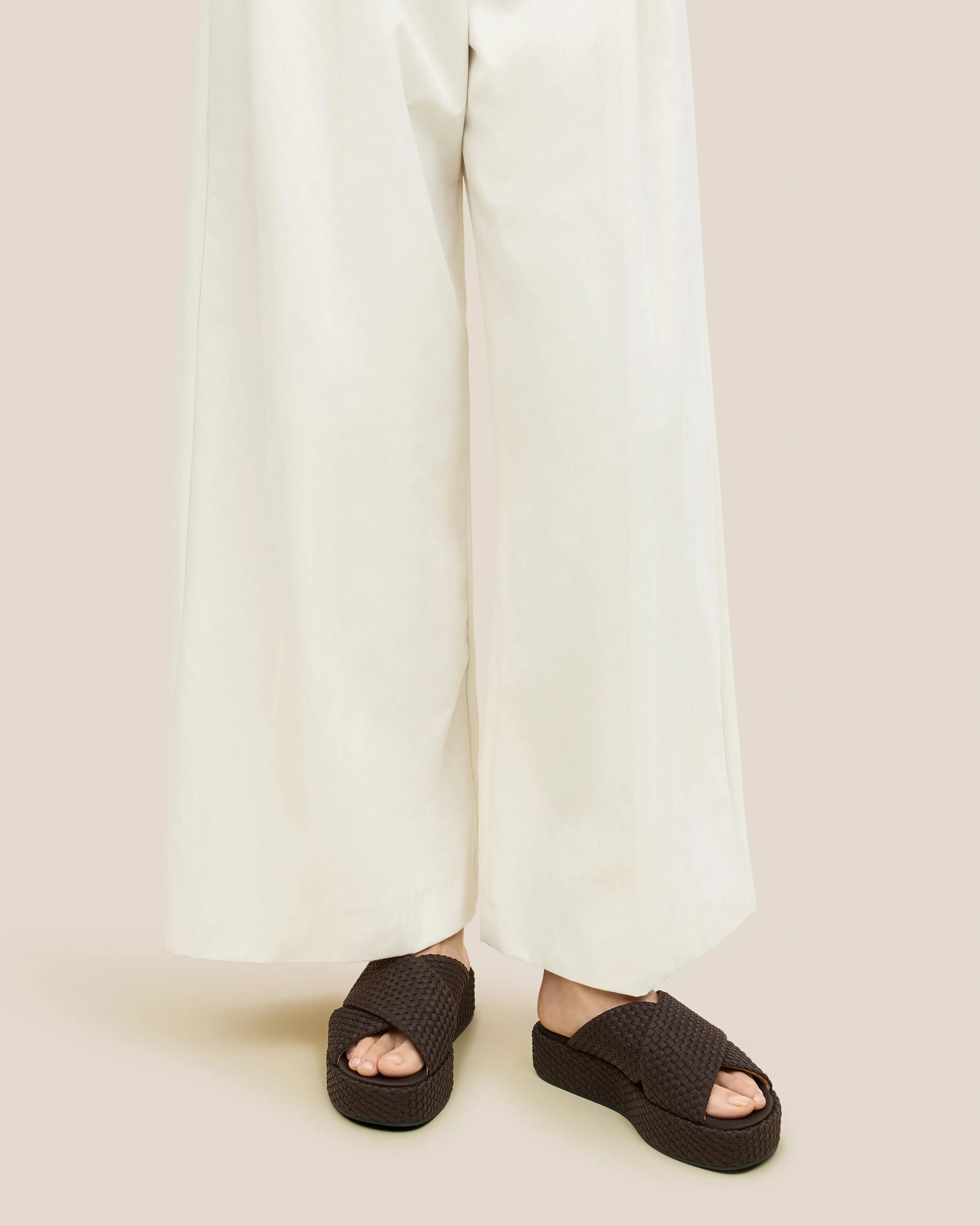 Laguna Platform | Chocolate sold by Naghedi product image thumbnail 5