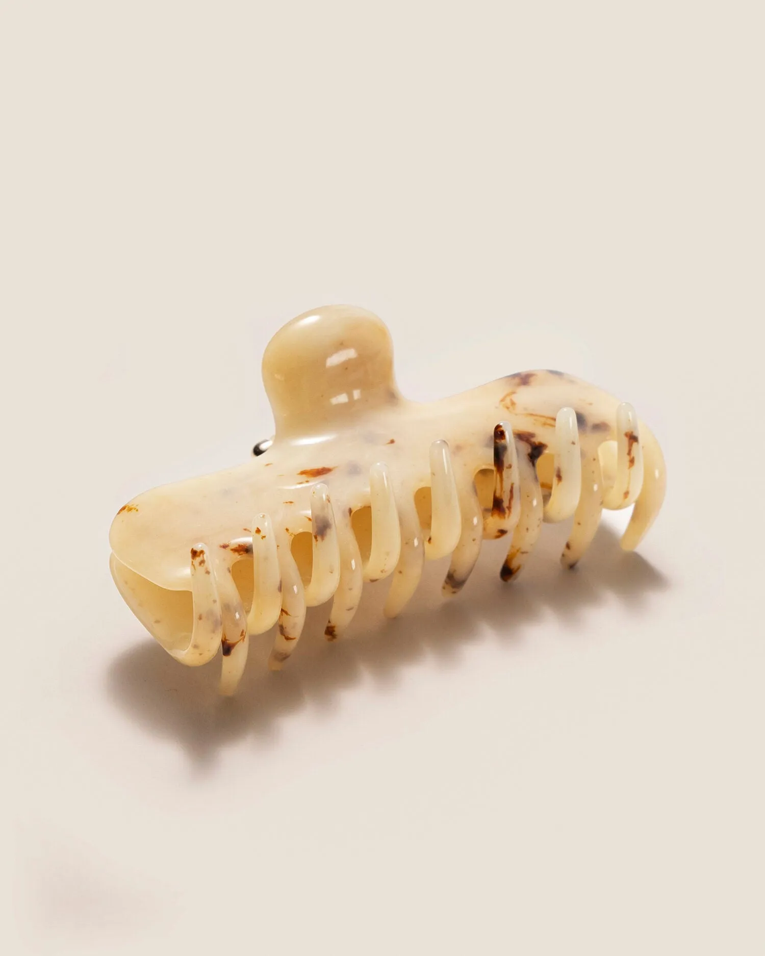 UNDO Hairware No. 4 Claw Clip | Light Tortoise sold by Naghedi product image thumbnail 4
