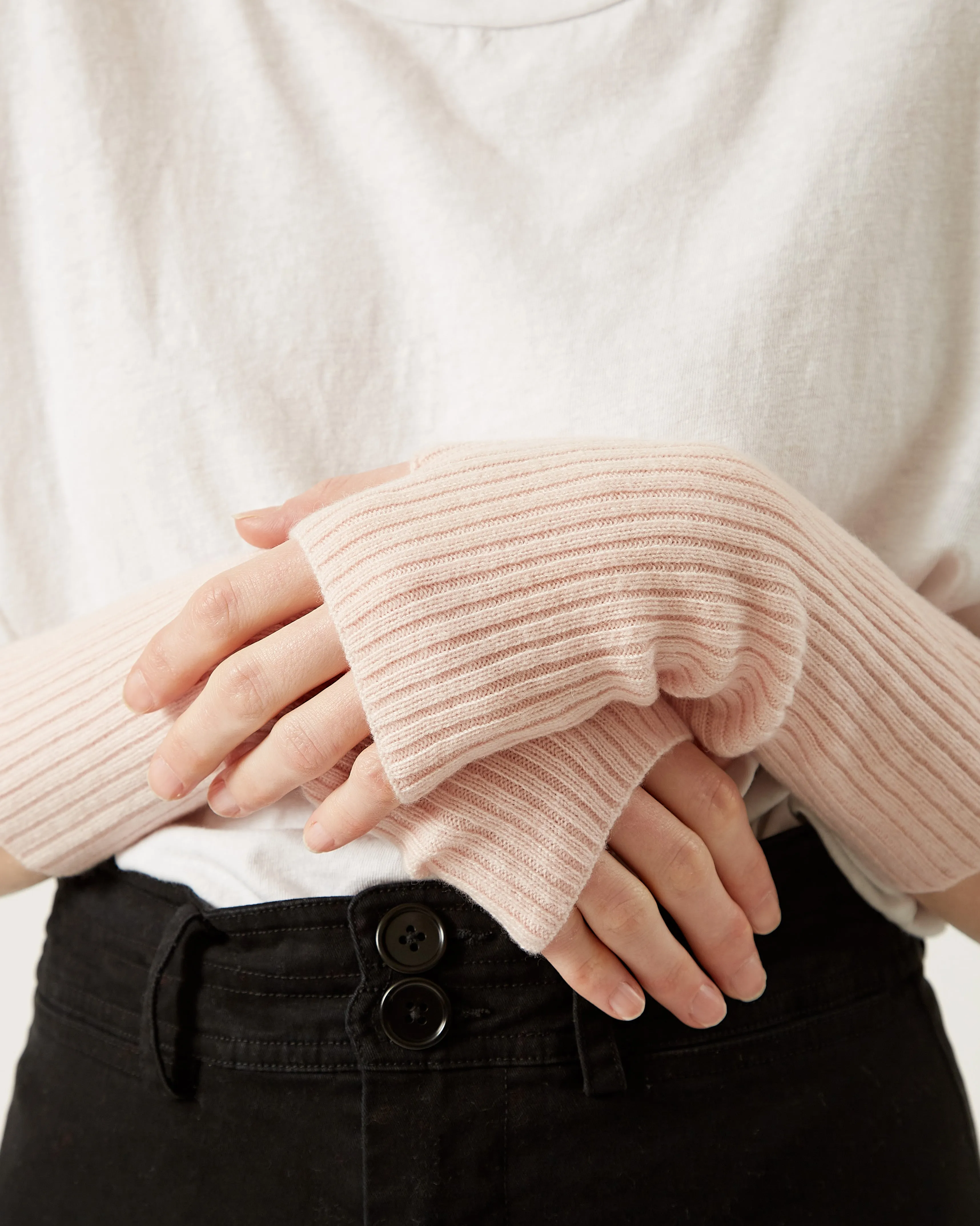 mitaines en laine et cachemire DUNN sold by NAIF product image thumbnail 4