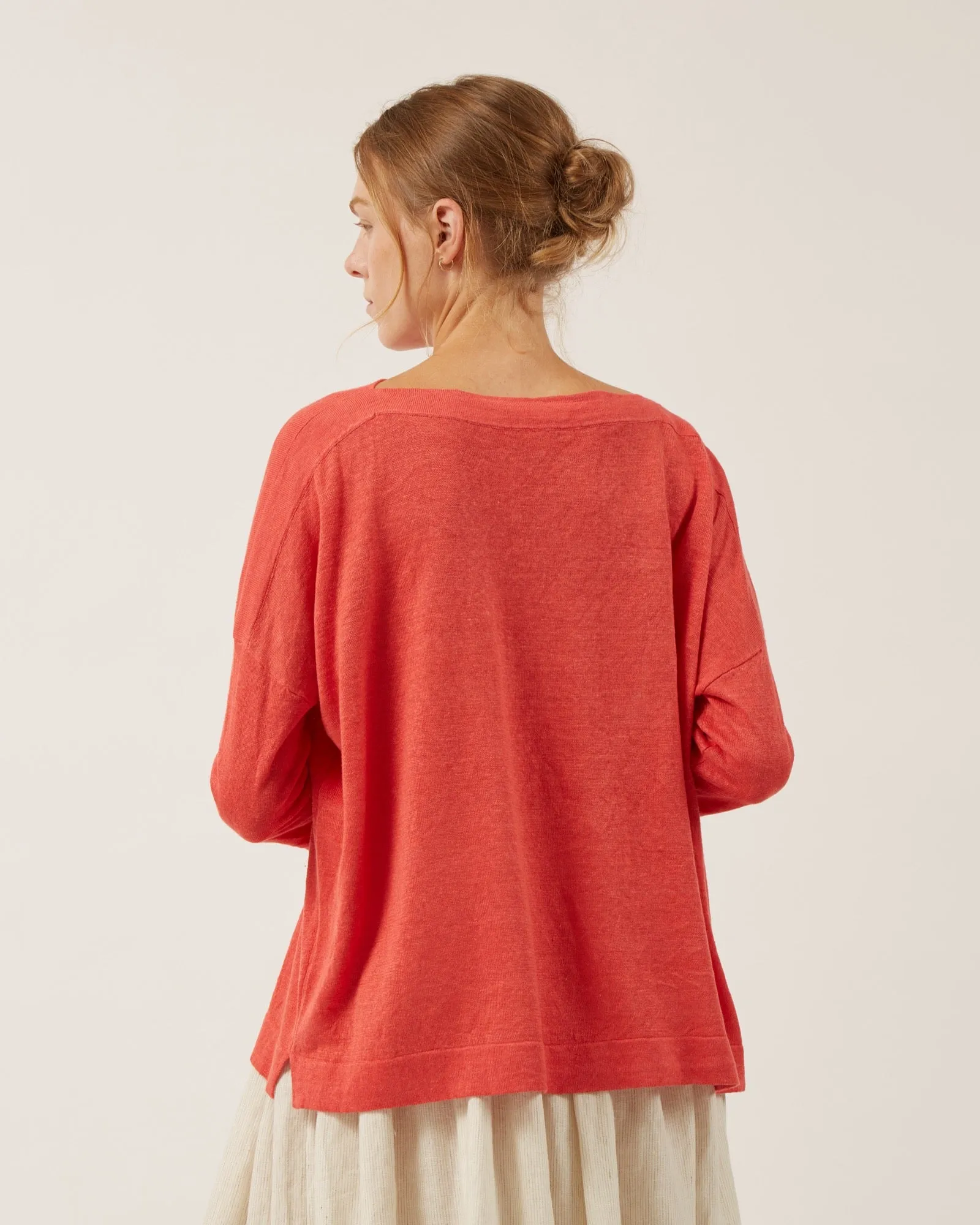 chandail en lin RIKA sold by NAIF product image thumbnail 3