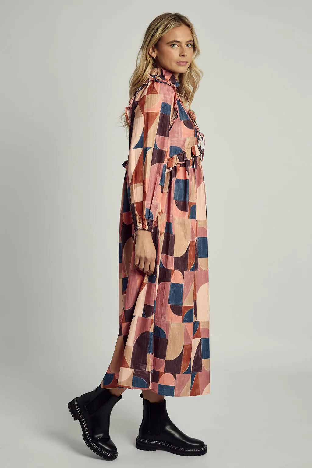 DUSKY MOSAIC TEXTURED TIE DETAIL PRINTED MAXI DRESS sold by NATIVE YOUTH product image thumbnail 4