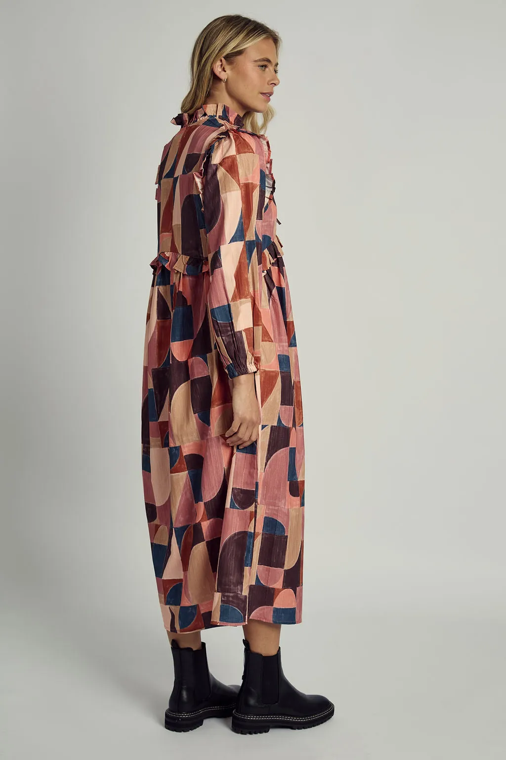 DUSKY MOSAIC TEXTURED TIE DETAIL PRINTED MAXI DRESS sold by NATIVE YOUTH product image thumbnail 5