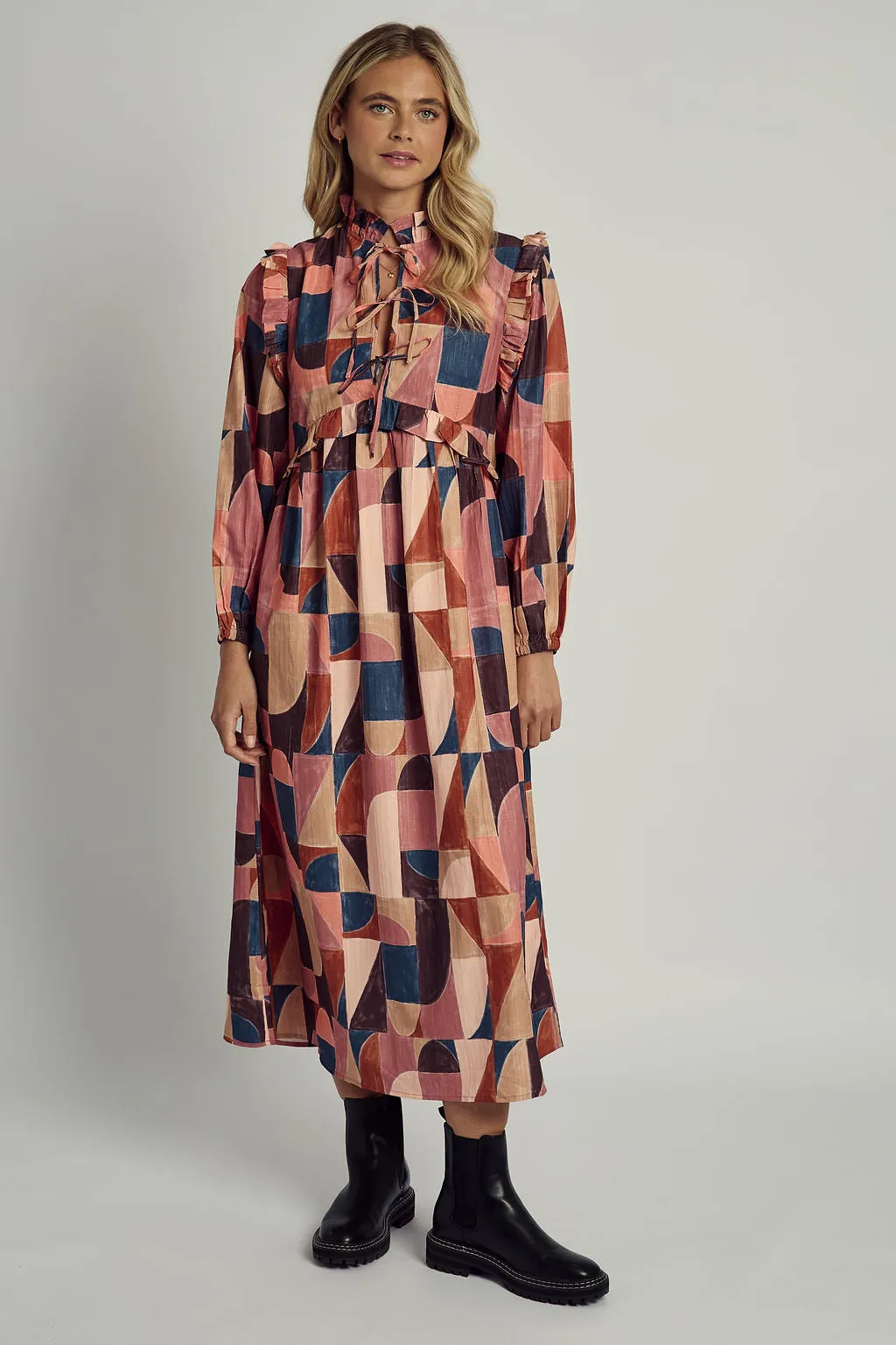 DUSKY MOSAIC TEXTURED TIE DETAIL PRINTED MAXI DRESS sold by NATIVE YOUTH product image thumbnail 3