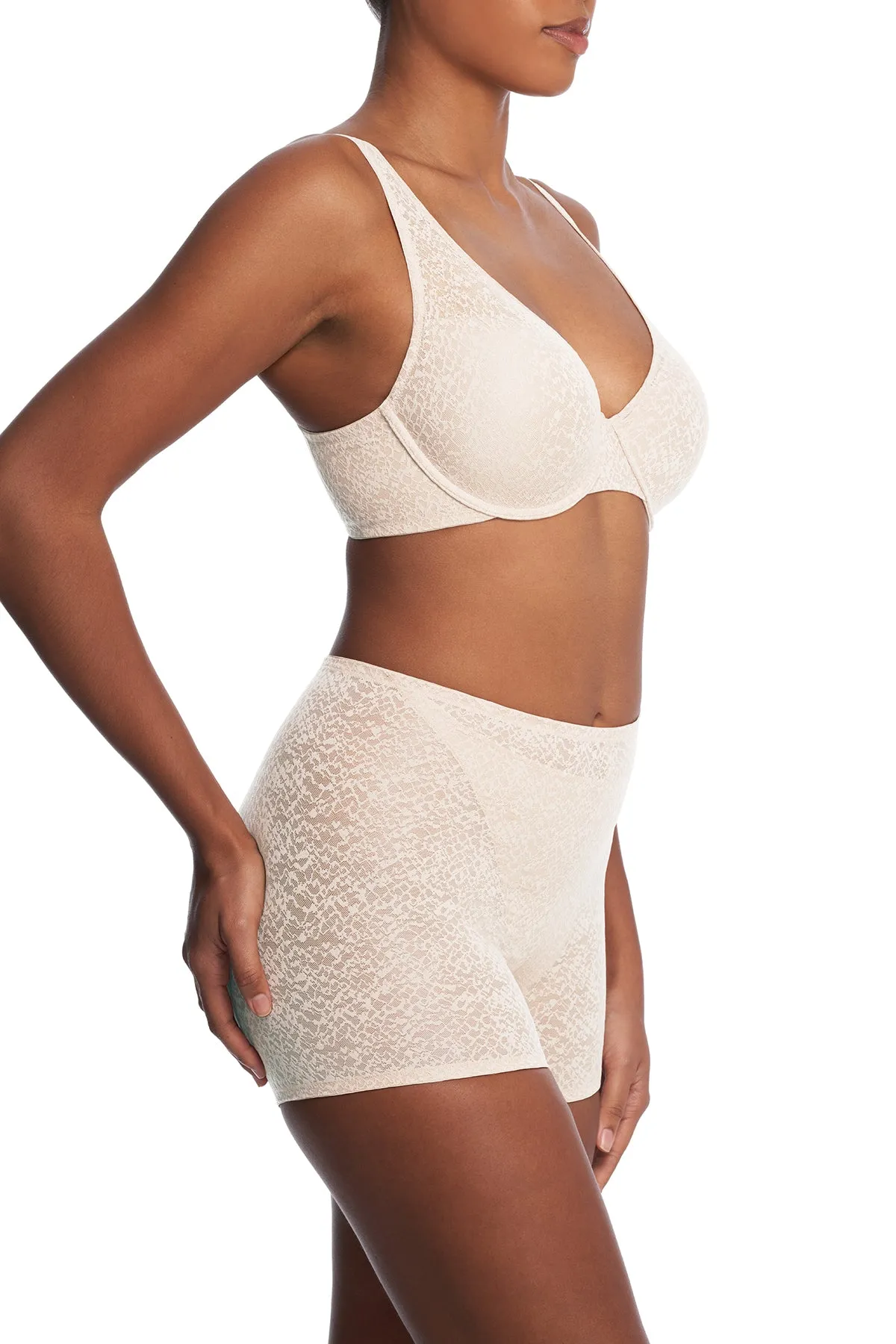 Pretty Smooth Full Fit Contour Underwire Bra sold by Natori product image thumbnail 5