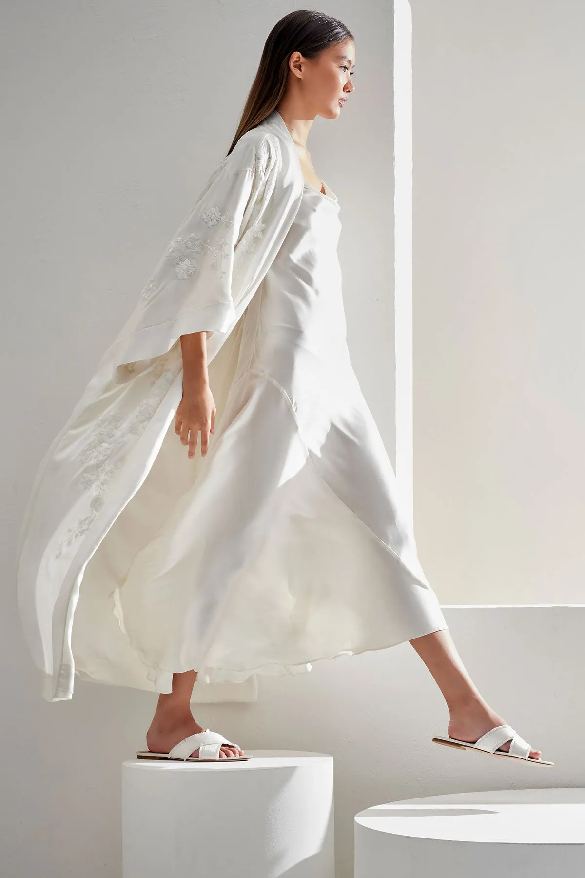 Couture Sakura Embroidered Silk Robe sold by Natori product image thumbnail 4