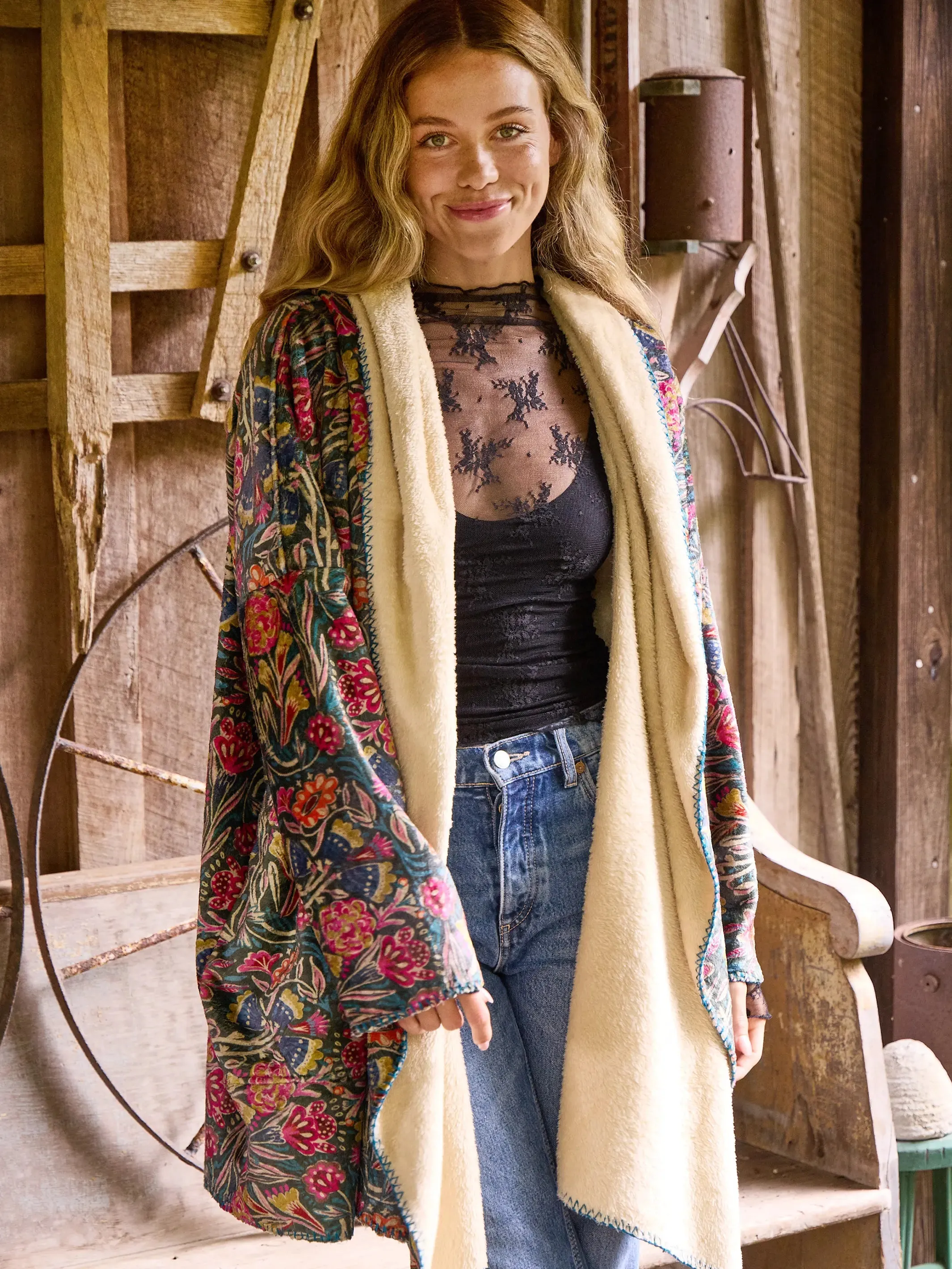 Cozy Blanket Kimono - Green Lined Floral sold by NATURAL LIFE product image thumbnail 3