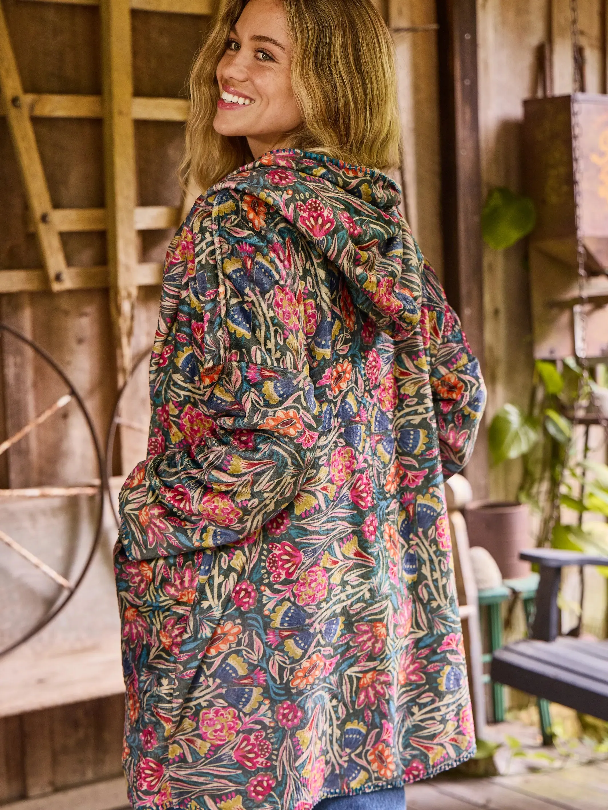 Cozy Blanket Kimono - Green Lined Floral sold by NATURAL LIFE product image thumbnail 2