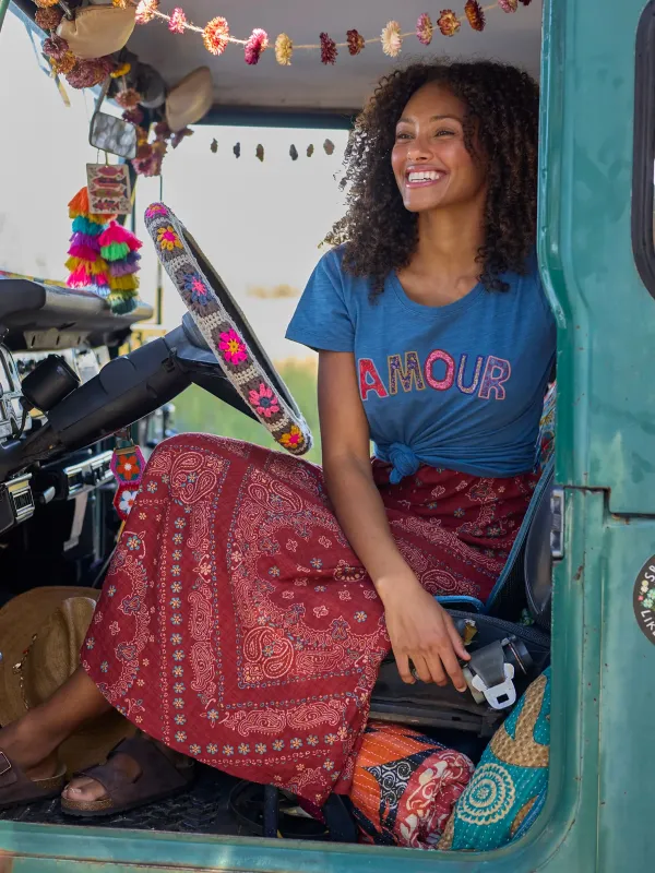 Perfect Fit Applique Tee - Amour made by NATURAL LIFE