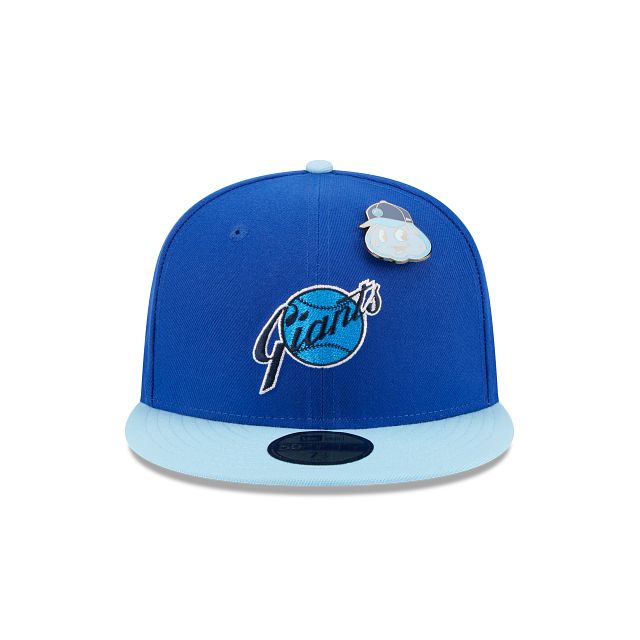 Manchester United Gold Logo Knit Hat sold by New Era product image thumbnail 2