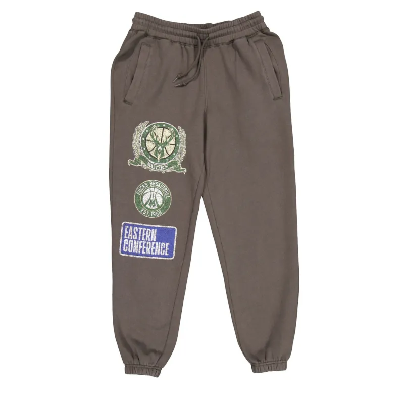 Milwaukee Bucks Oversized Essentials Sweatpants sold by New Era