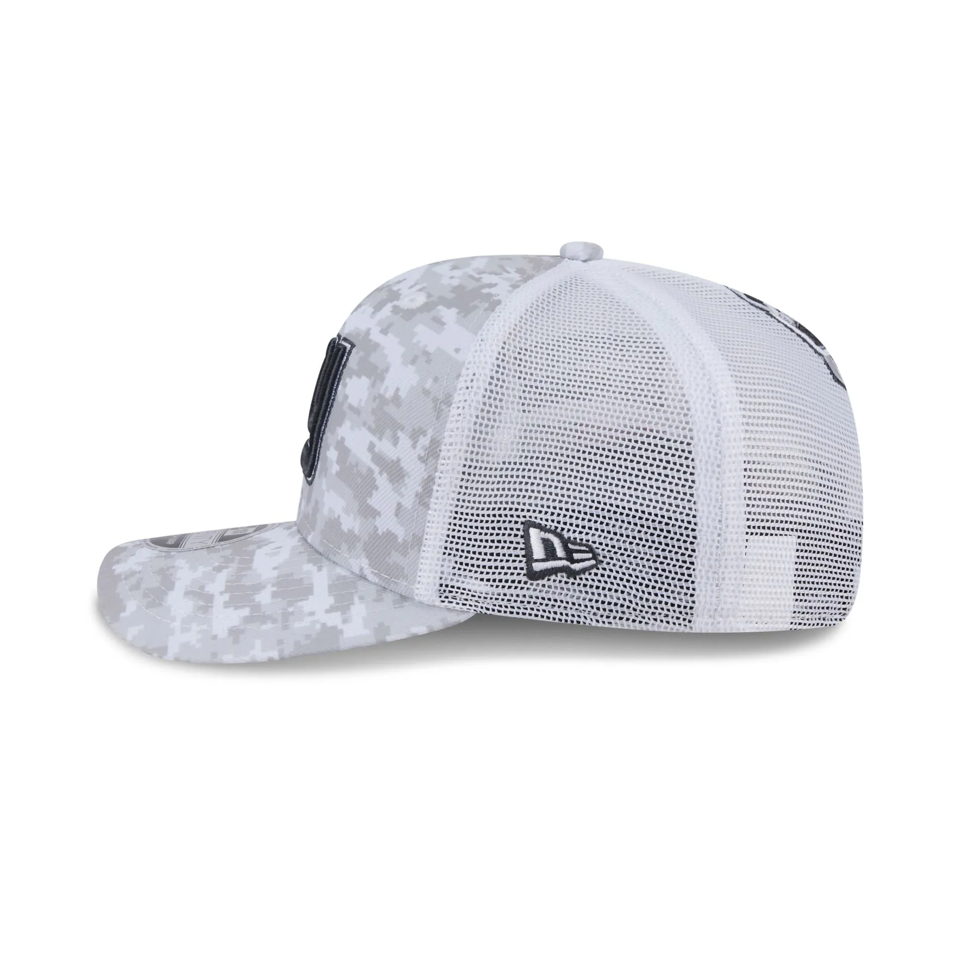 New York Giants 2024 Salute to Service 9SEVENTY Trucker Hat sold by New Era product image thumbnail 5