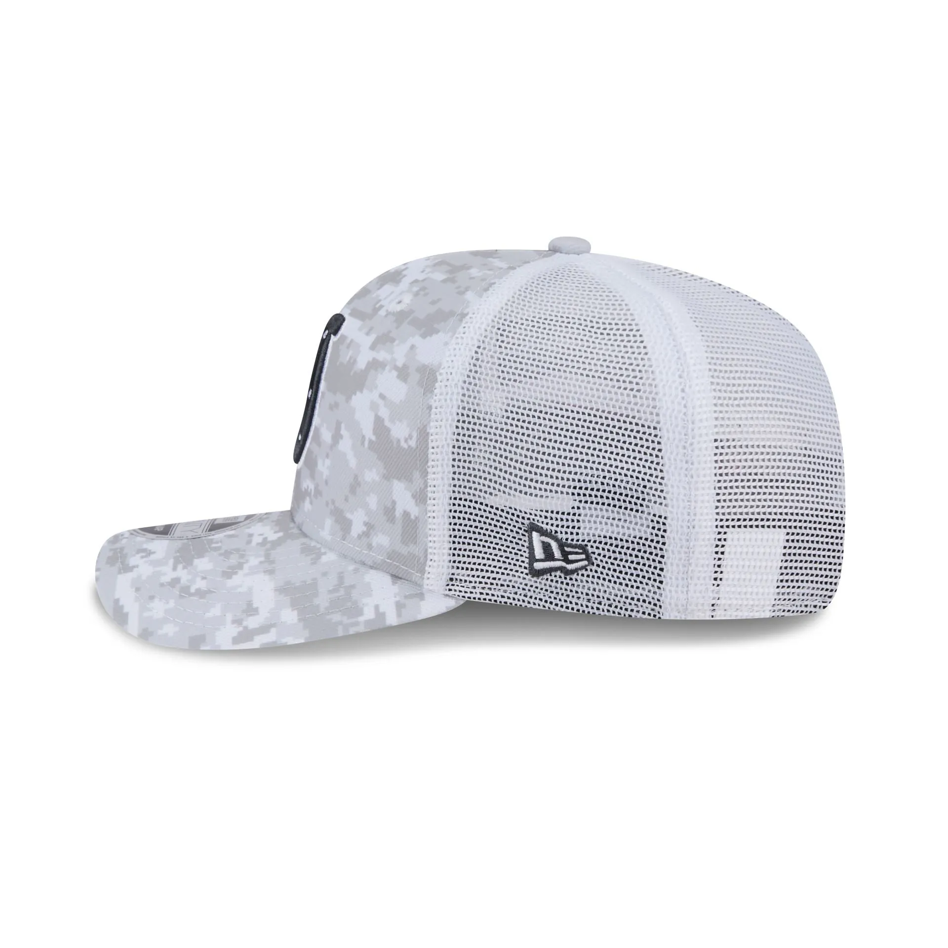 Indianapolis Colts 2024 Salute to Service 9SEVENTY Trucker Hat sold by New Era product image thumbnail 5