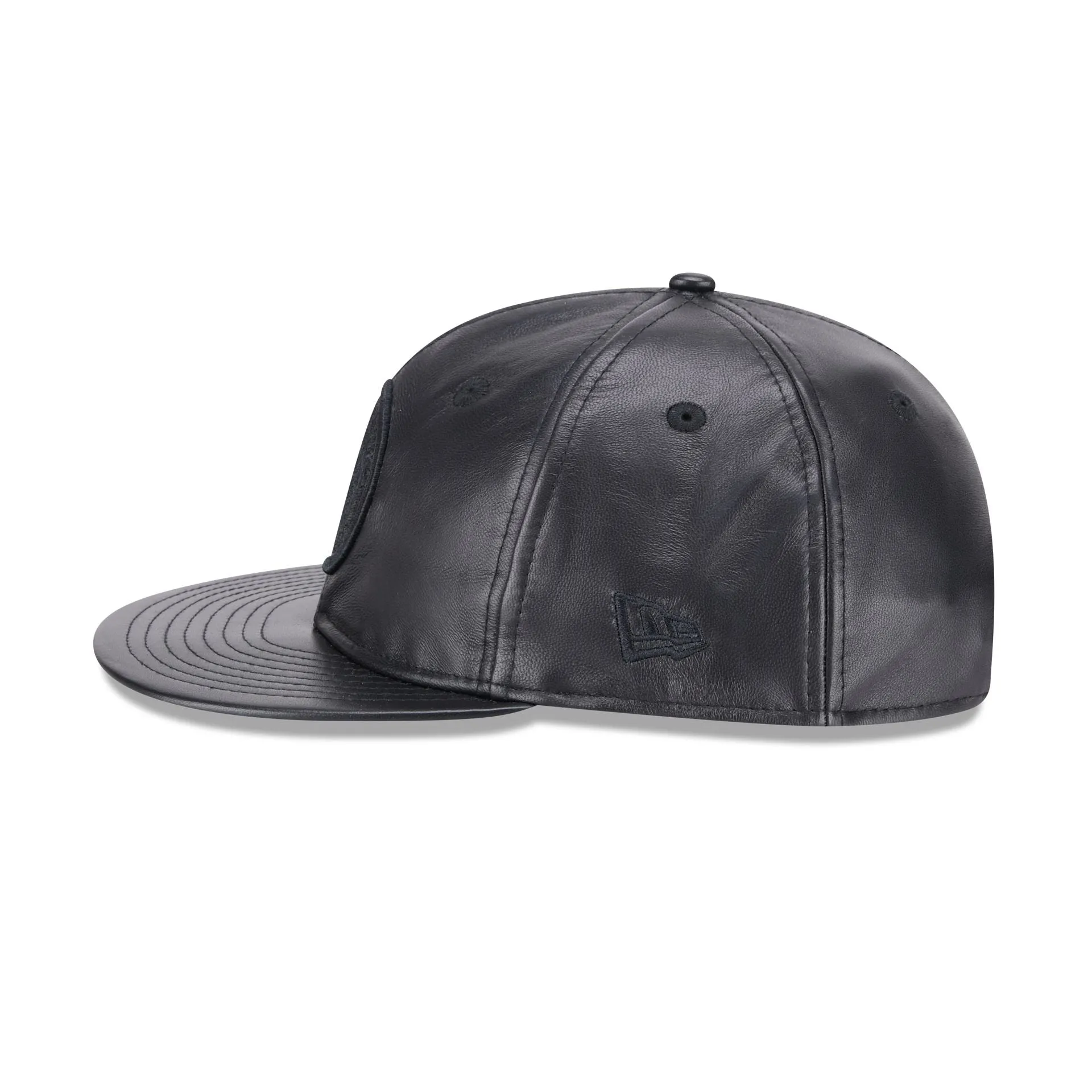 Chicago Blackhawks Genuine Leather Retro Crown 9FIFTY Strapback Hat sold by New Era product image thumbnail 4