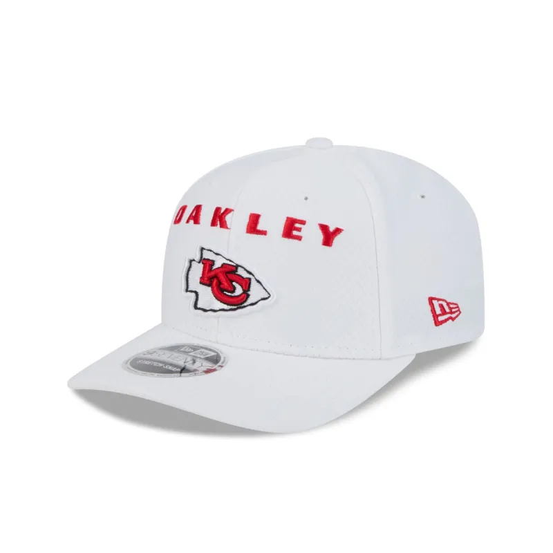 Oakley x Kansas City Chiefs White 9SEVENTY Stretch-Snap Hat sold by New Era