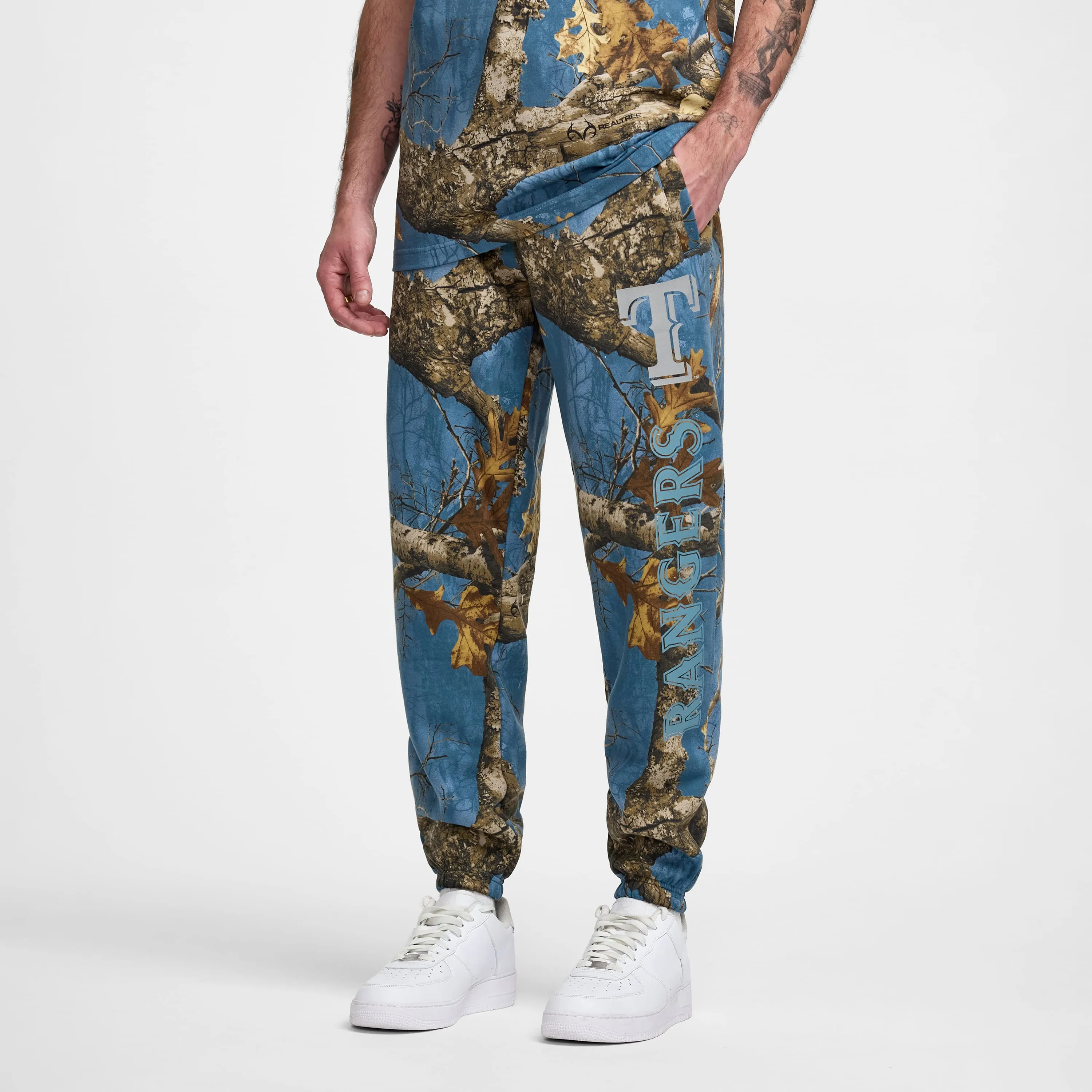 Atlanta Braves Realtree Sweatpants sold by New Era product image thumbnail 2
