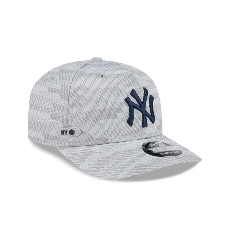 New York Yankees 2025 Clubhouse Gray 9SEVENTY Stretch-Snap Hat sold by New Era