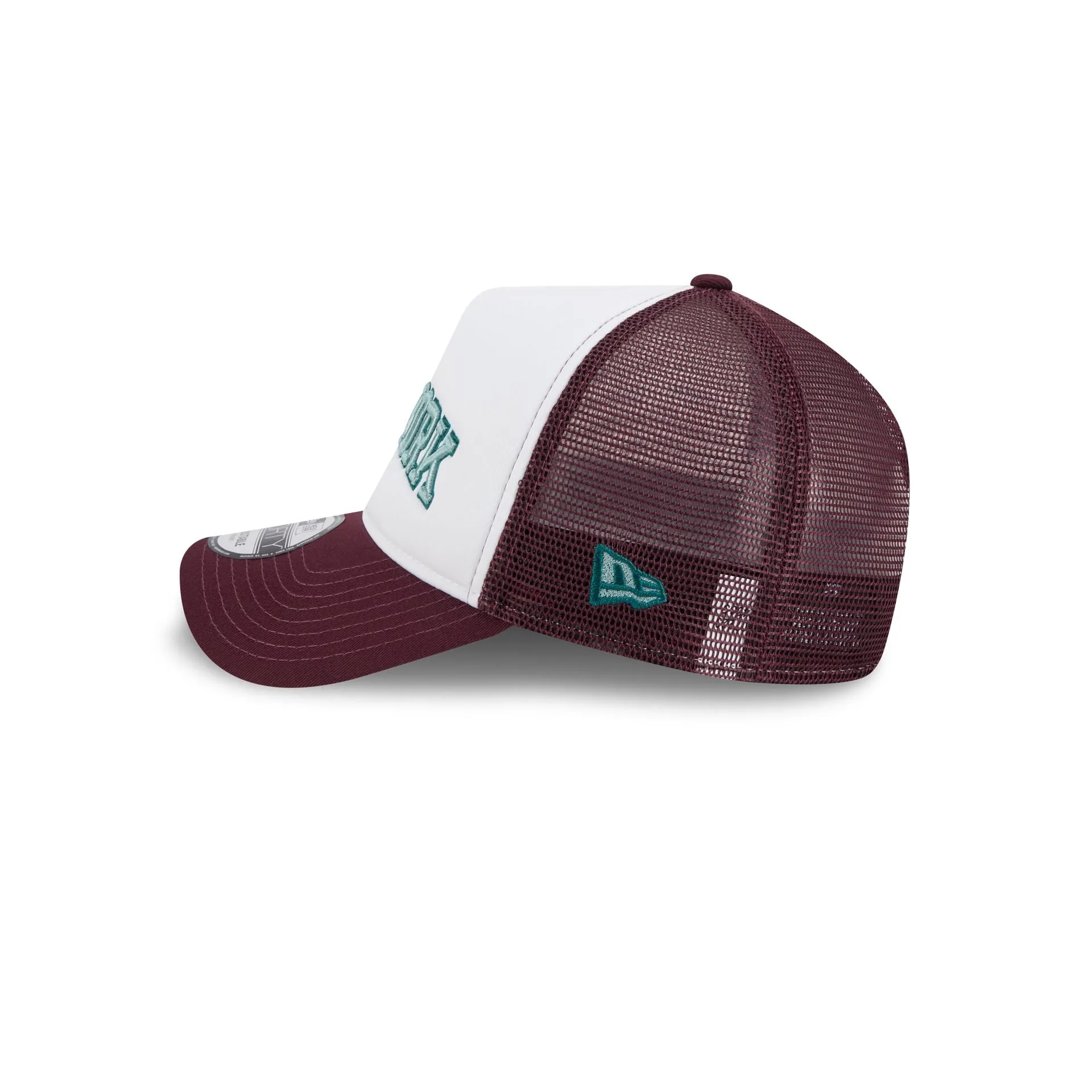 New York Knicks Optic White 9FORTY A-Frame Snapback Hat sold by New Era product image thumbnail 4