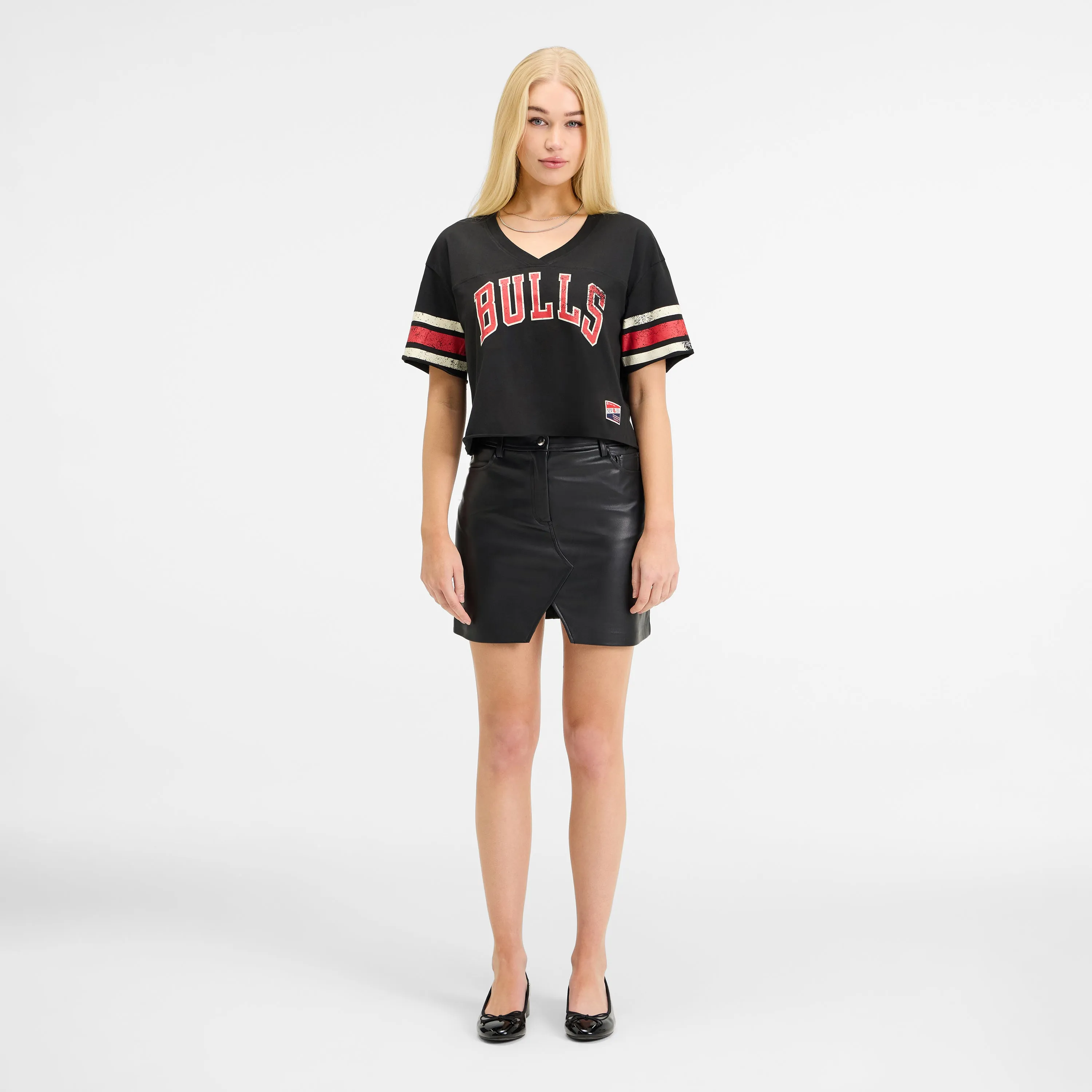 Buffalo Sabres Alternate Throwback Cropped Women's T-Shirt sold by New Era product image thumbnail 5