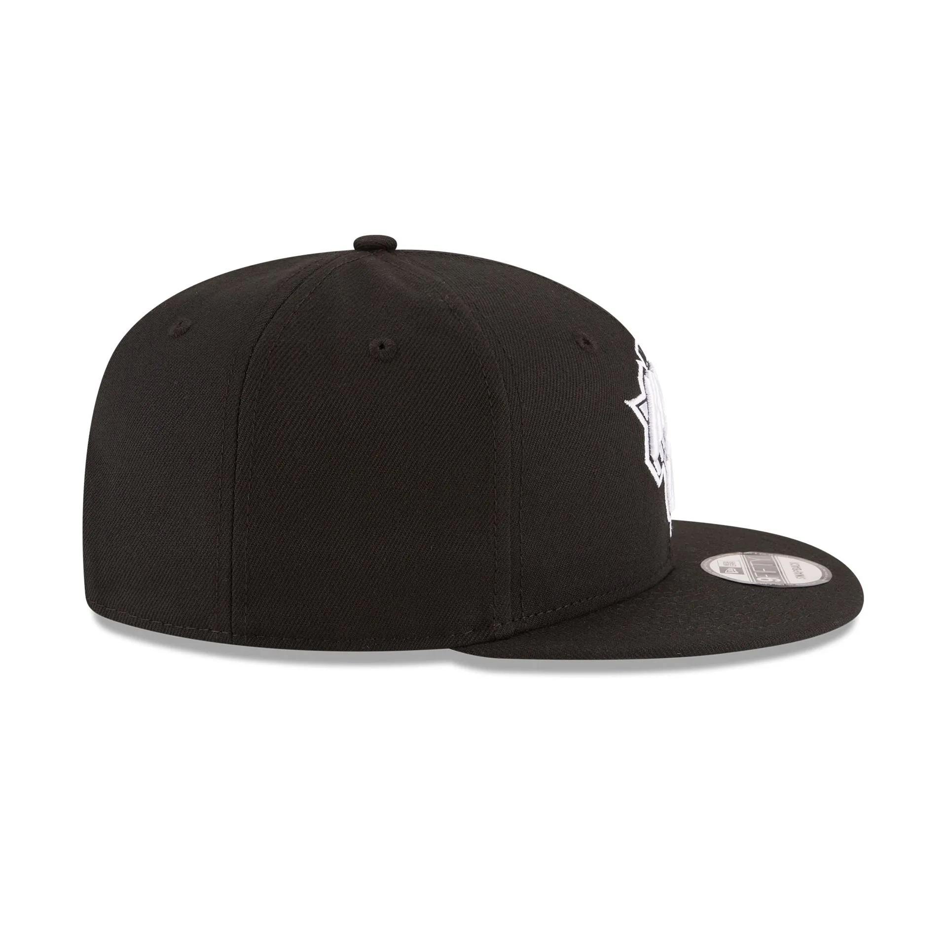 New York Knicks Basic Black & White 9FIFTY Snapback Hat sold by New Era product image thumbnail 5